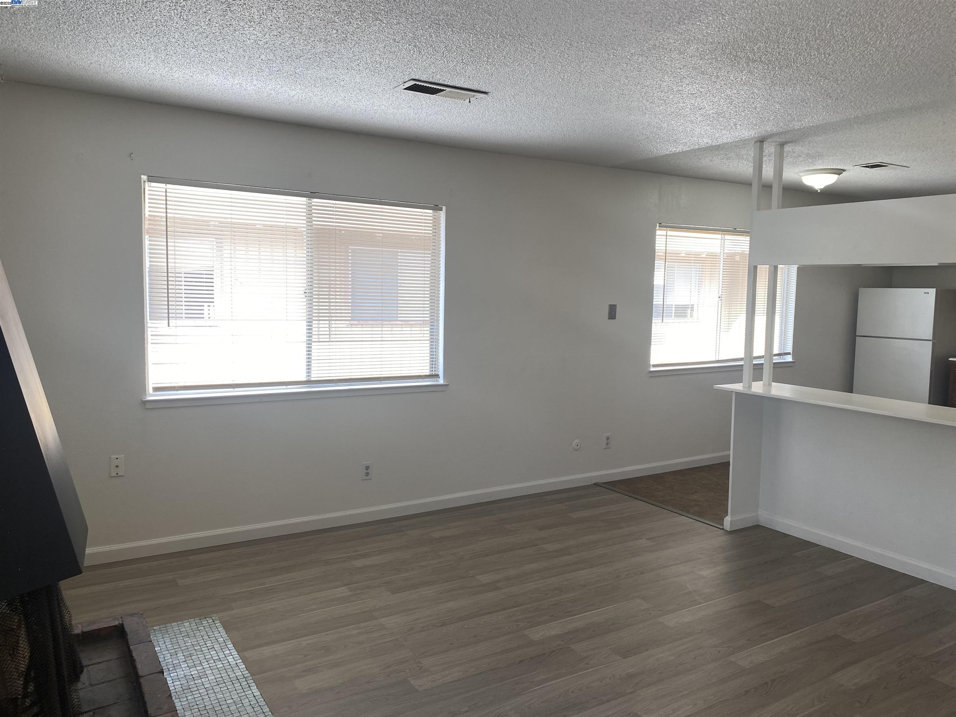 Detail Gallery Image 5 of 17 For 910 F, Davis,  CA 95616 - 2 Beds | 1 Baths