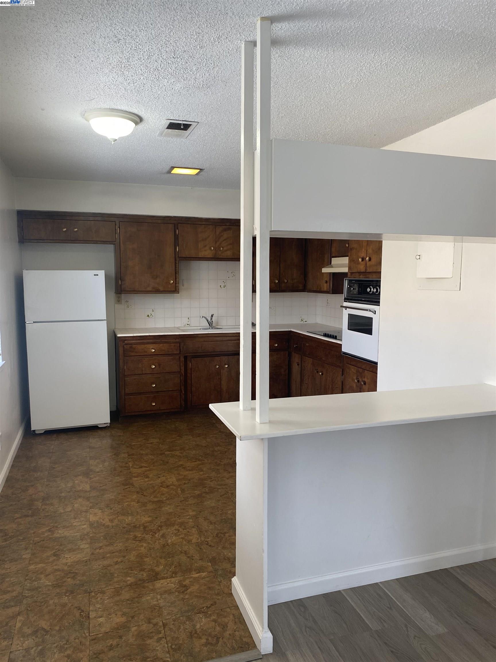 Detail Gallery Image 7 of 17 For 910 F, Davis,  CA 95616 - 2 Beds | 1 Baths
