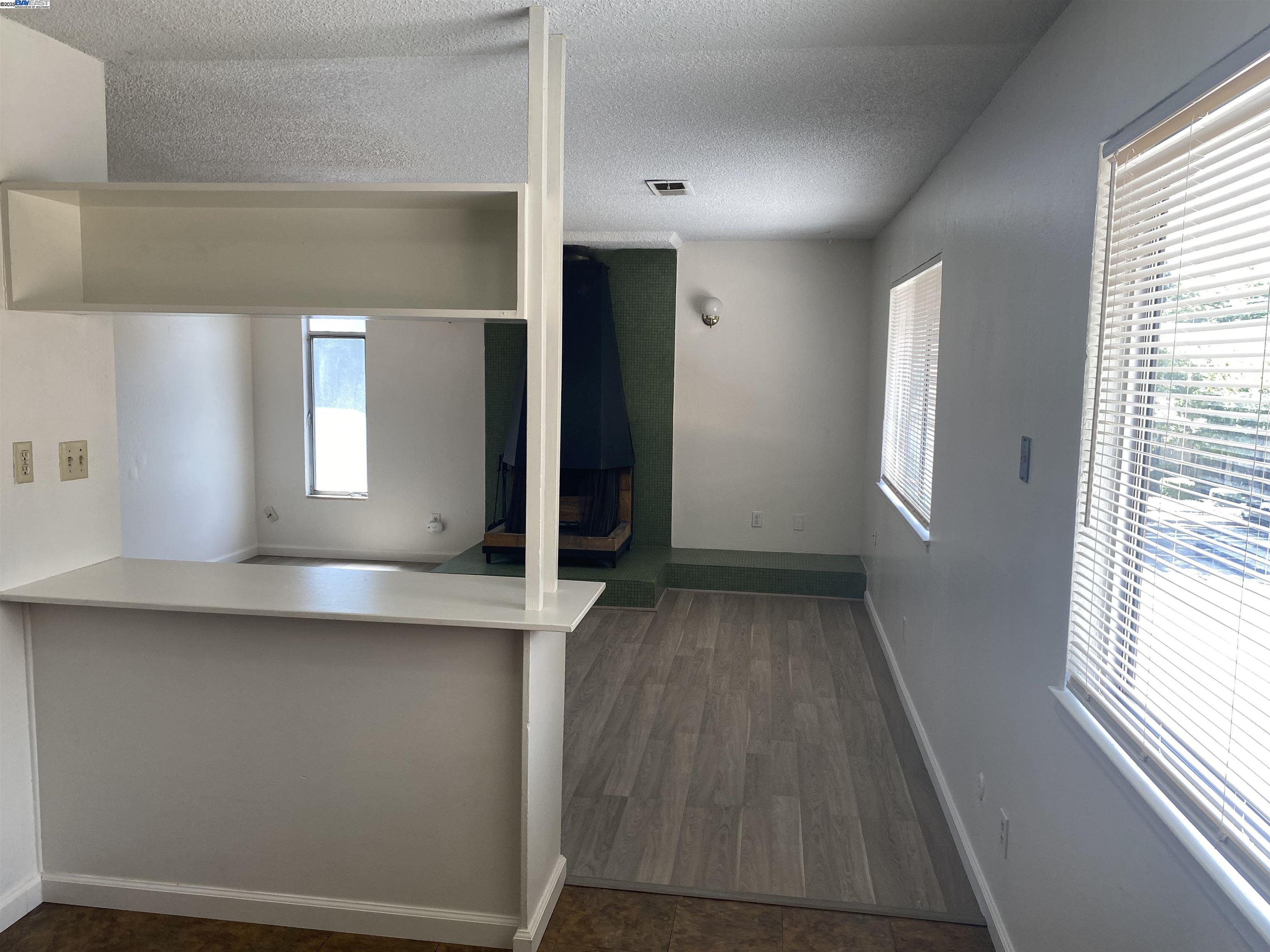 Detail Gallery Image 9 of 17 For 910 F, Davis,  CA 95616 - 2 Beds | 1 Baths