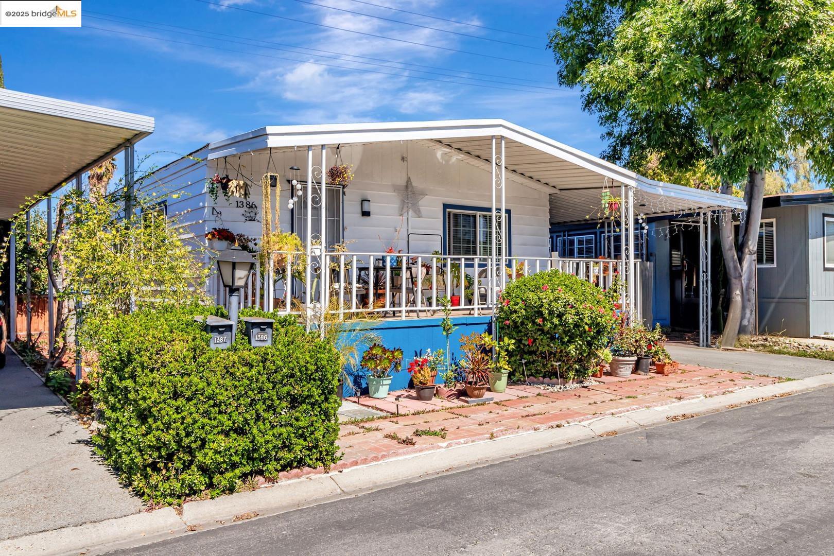 Detail Gallery Image 1 of 6 For 1386 Sunbeam Cir, San Jose,  CA 95122 - 2 Beds | 2 Baths
