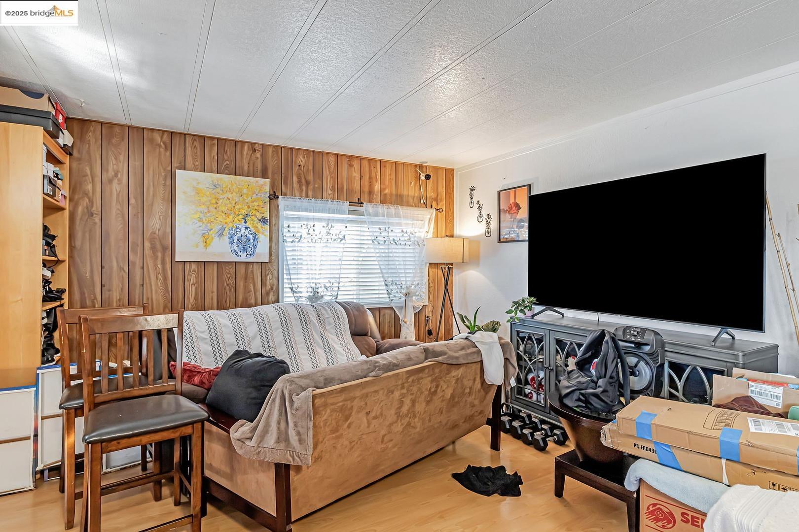 Detail Gallery Image 5 of 6 For 1386 Sunbeam Cir, San Jose,  CA 95122 - 2 Beds | 2 Baths