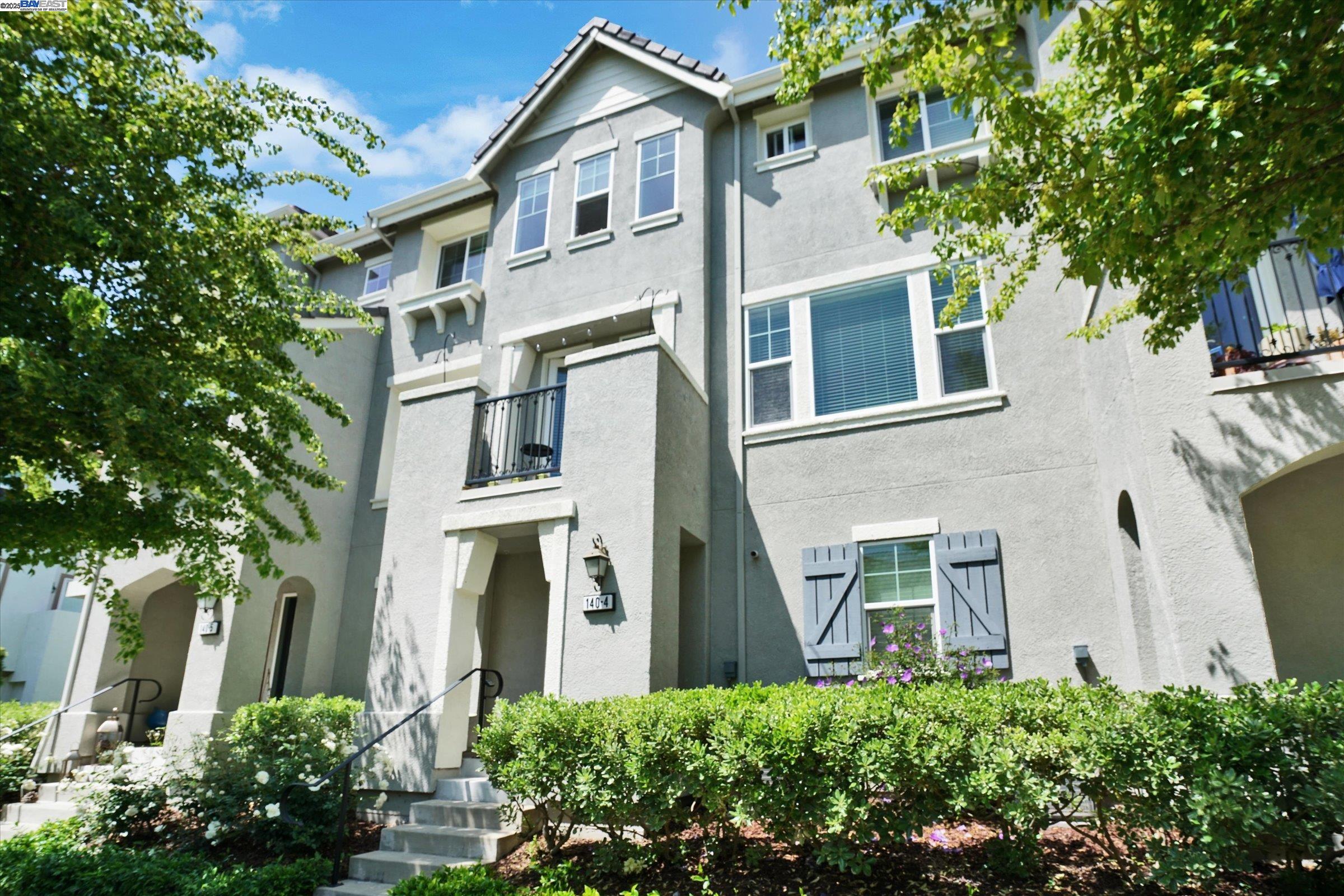 Detail Gallery Image 2 of 53 For 140 Selby Ln #4,  Livermore,  CA 94551 - 3 Beds | 3/1 Baths