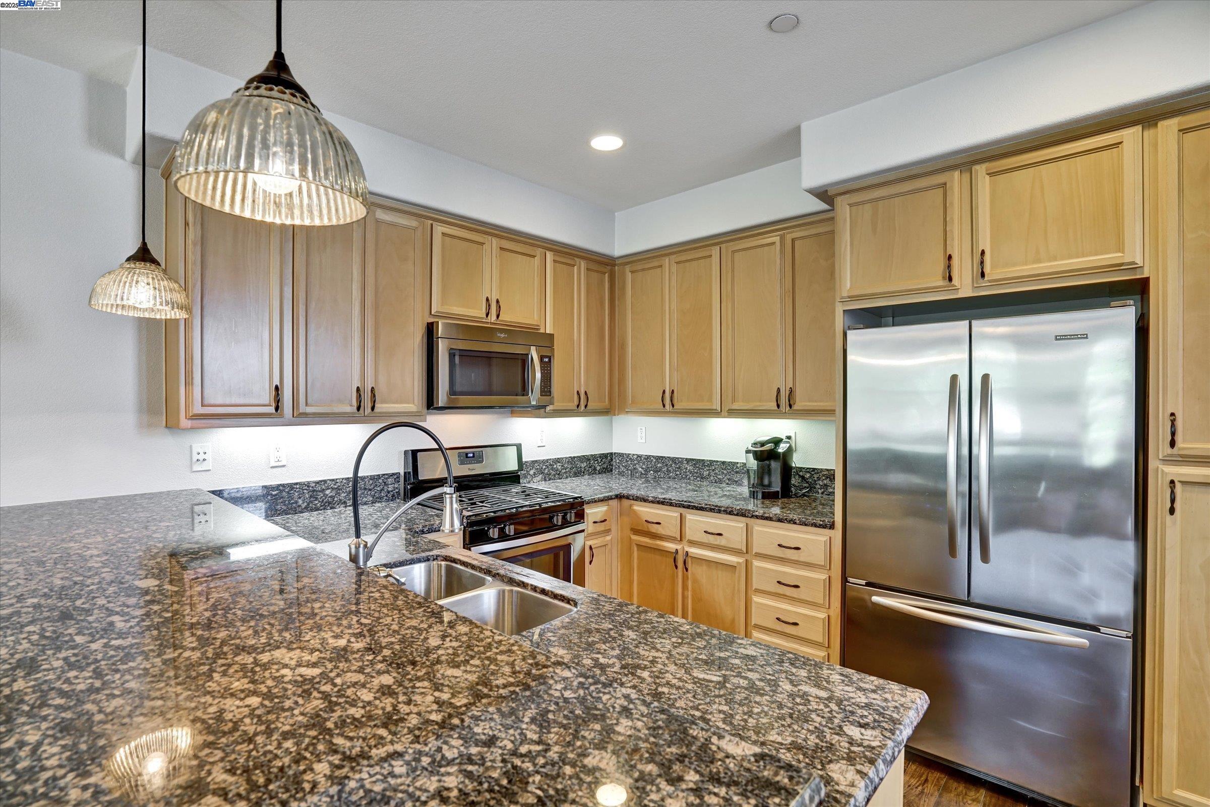 Detail Gallery Image 16 of 53 For 140 Selby Ln #4,  Livermore,  CA 94551 - 3 Beds | 3/1 Baths