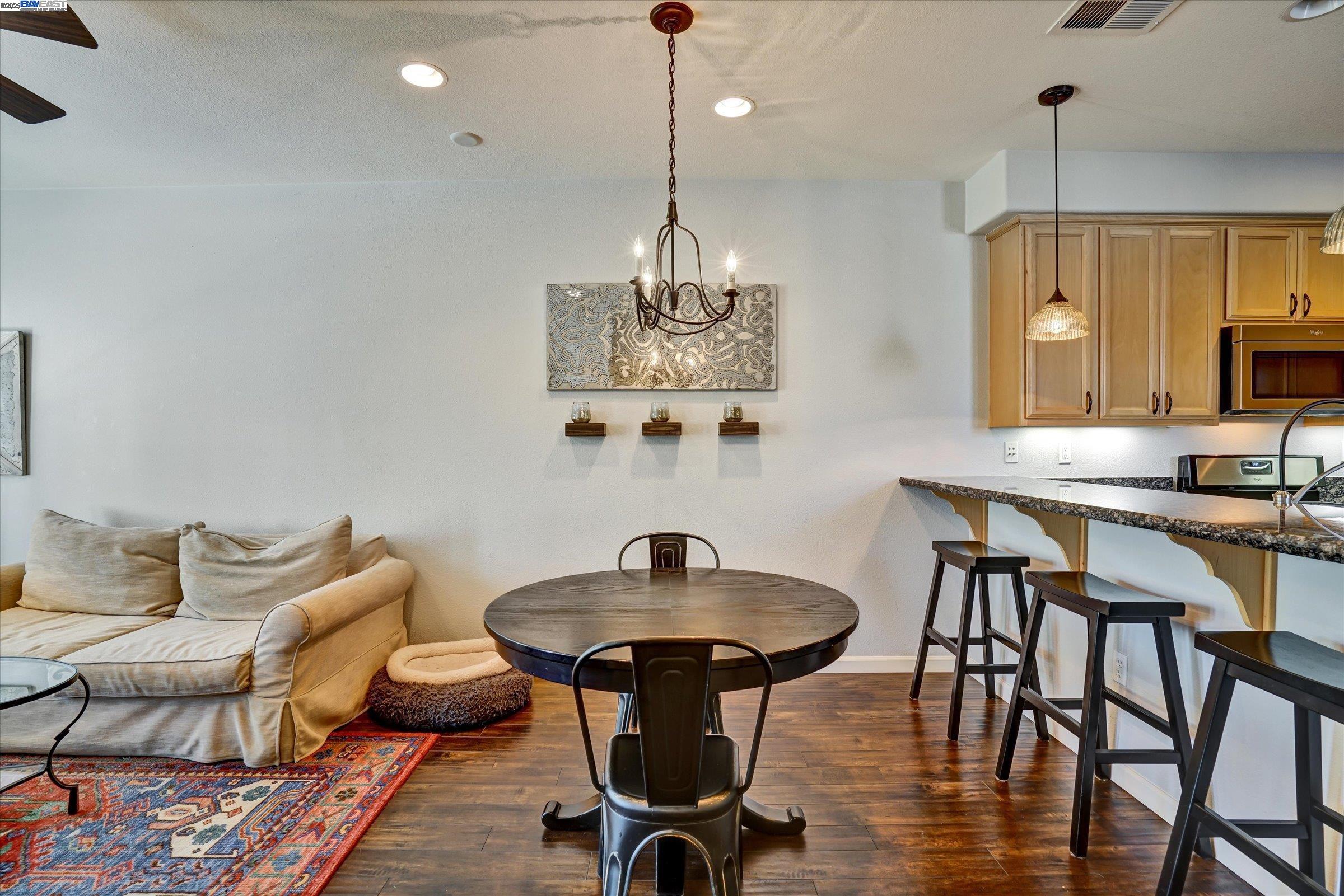Detail Gallery Image 21 of 53 For 140 Selby Ln #4,  Livermore,  CA 94551 - 3 Beds | 3/1 Baths