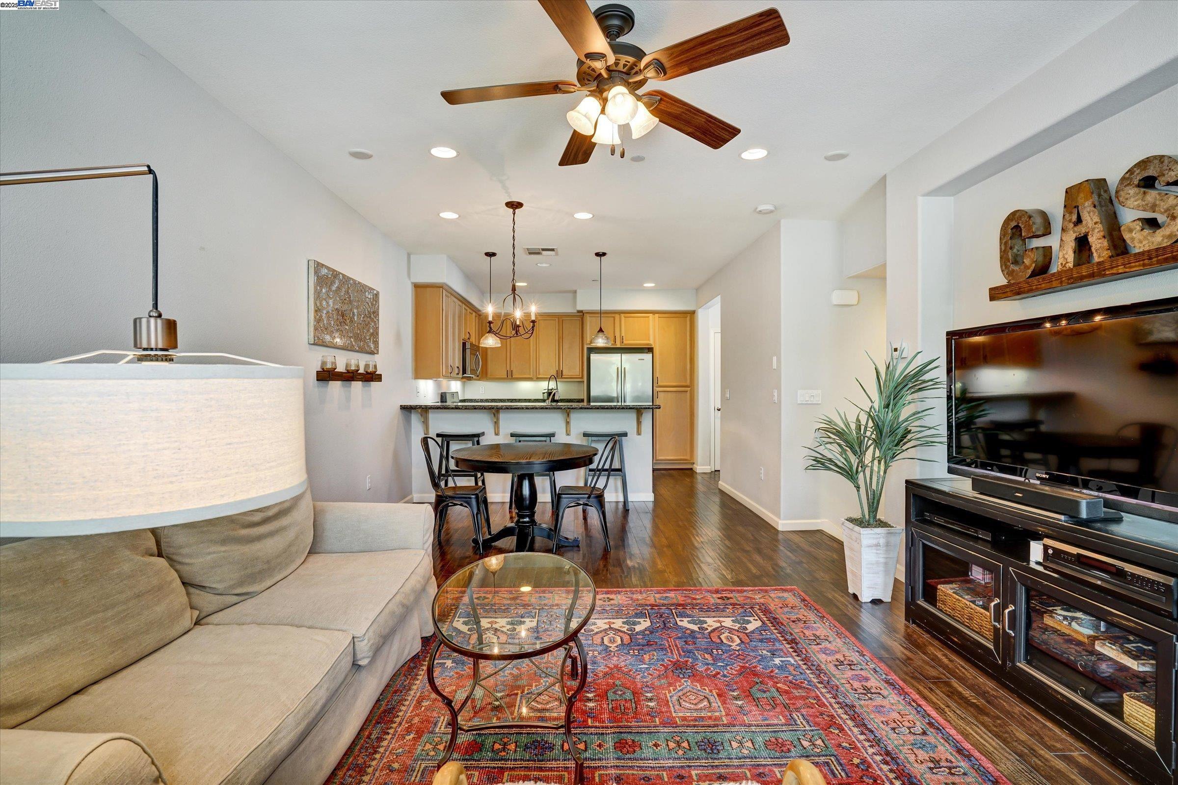 Detail Gallery Image 25 of 53 For 140 Selby Ln #4,  Livermore,  CA 94551 - 3 Beds | 3/1 Baths
