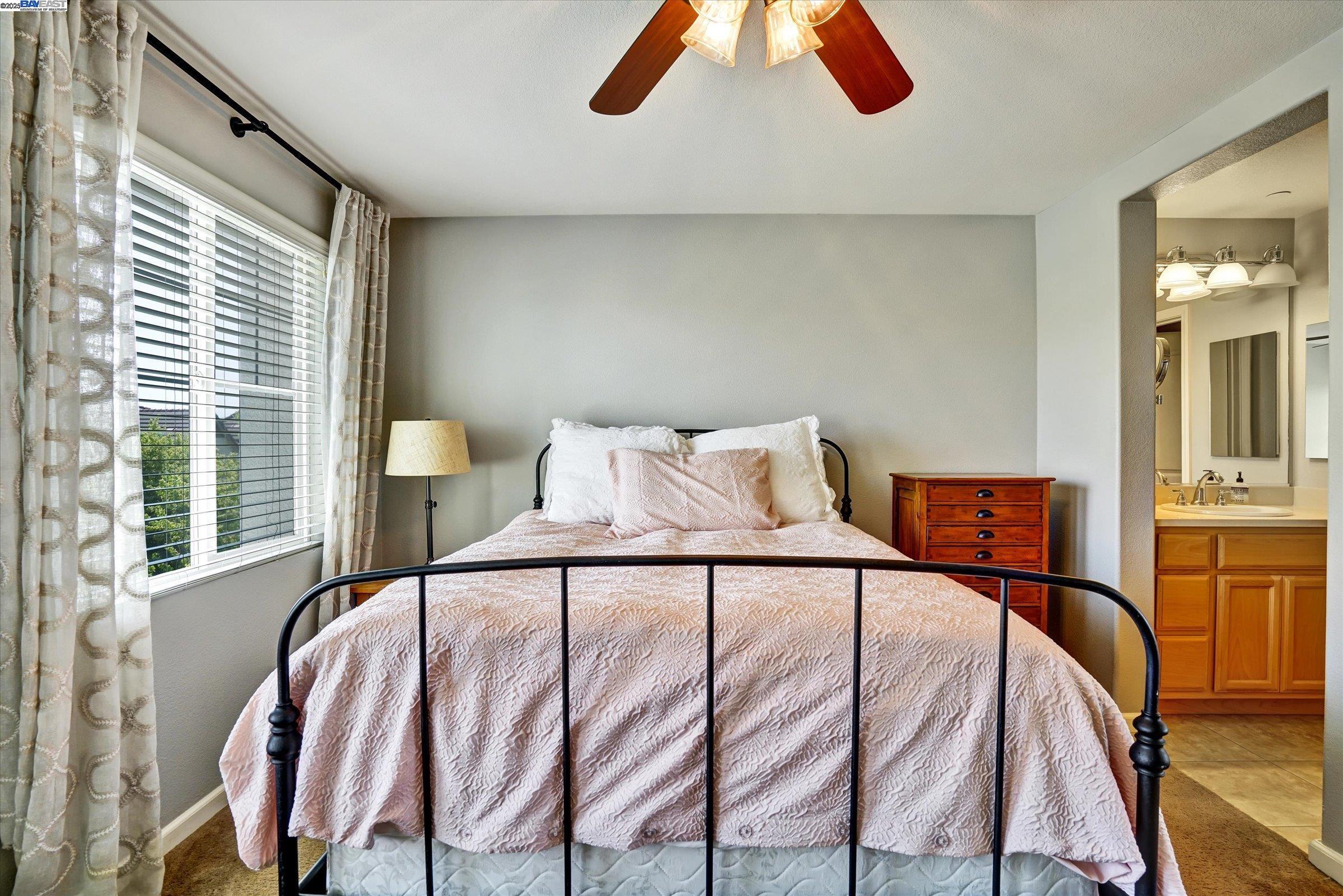 Detail Gallery Image 30 of 53 For 140 Selby Ln #4,  Livermore,  CA 94551 - 3 Beds | 3/1 Baths