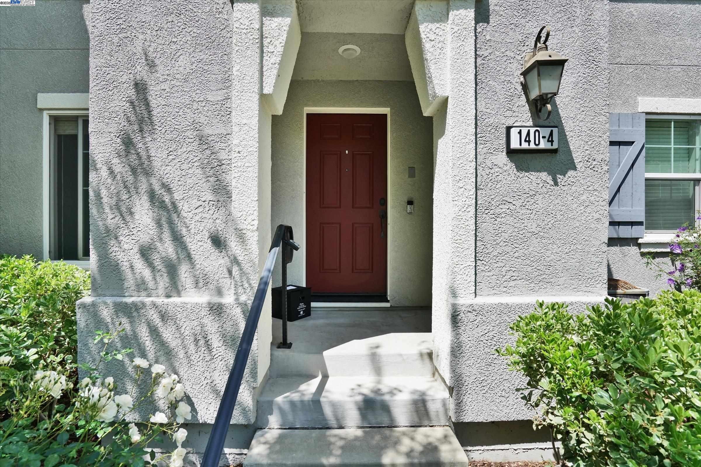 Detail Gallery Image 4 of 53 For 140 Selby Ln #4,  Livermore,  CA 94551 - 3 Beds | 3/1 Baths