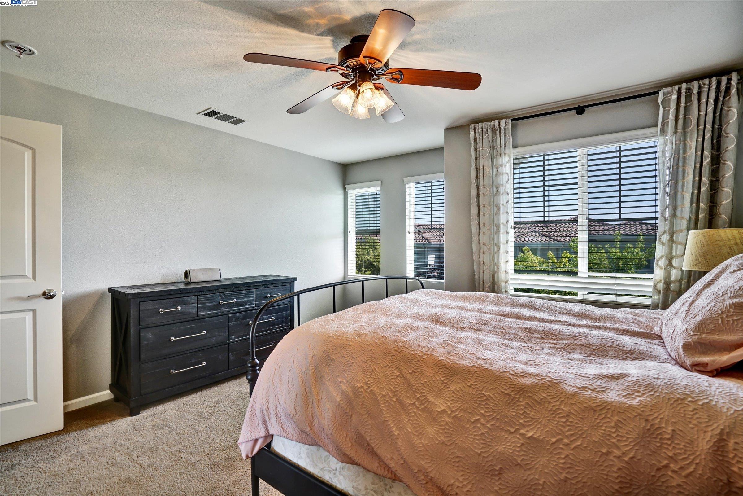 Detail Gallery Image 33 of 53 For 140 Selby Ln #4,  Livermore,  CA 94551 - 3 Beds | 3/1 Baths