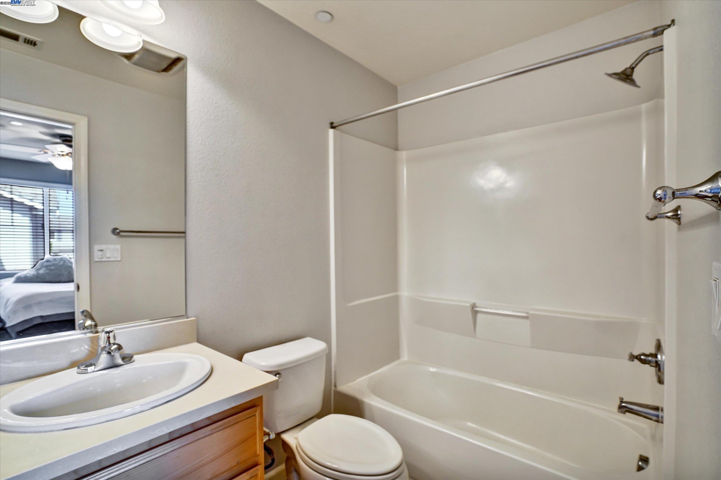 Detail Gallery Image 39 of 53 For 140 Selby Ln #4,  Livermore,  CA 94551 - 3 Beds | 3/1 Baths