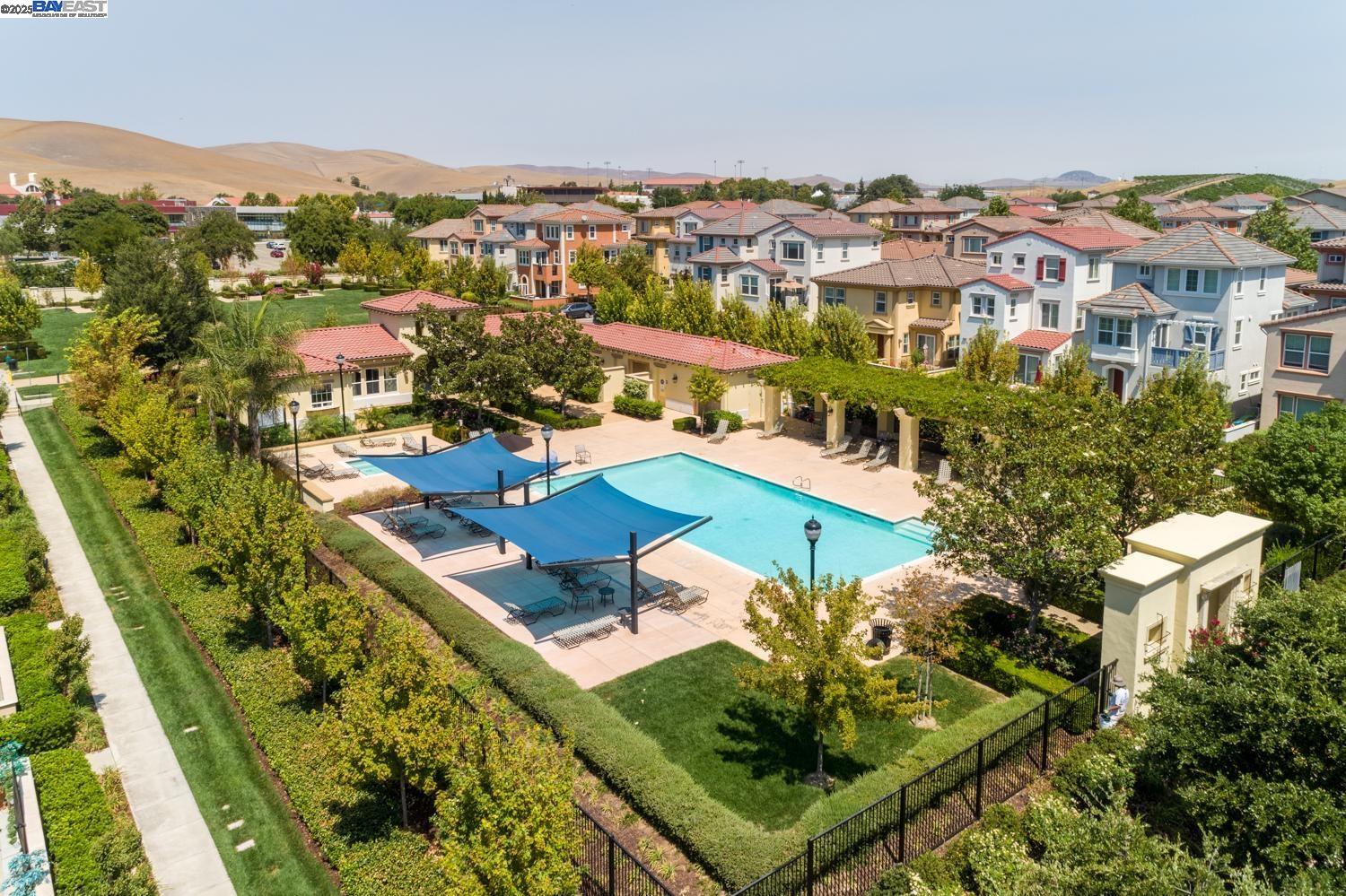 Detail Gallery Image 49 of 53 For 140 Selby Ln #4,  Livermore,  CA 94551 - 3 Beds | 3/1 Baths