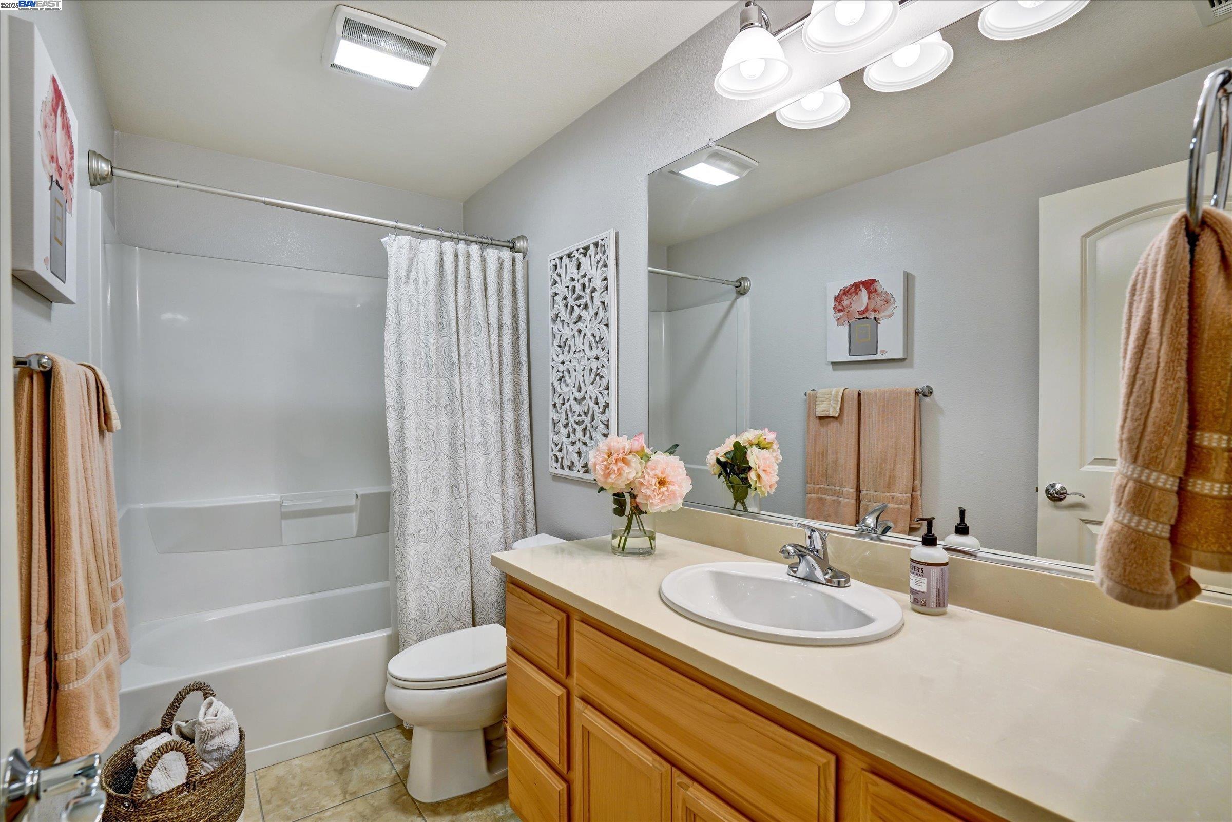 Detail Gallery Image 10 of 53 For 140 Selby Ln #4,  Livermore,  CA 94551 - 3 Beds | 3/1 Baths