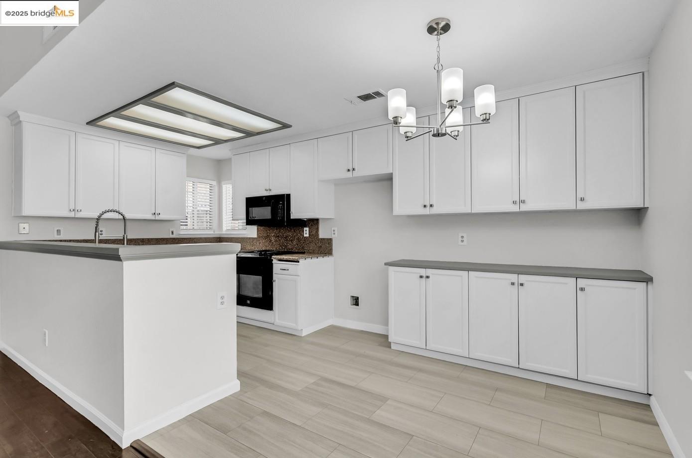 Detail Gallery Image 12 of 29 For 9438 Tuscany Circle, Stockton,  CA 95207-9999 - 3 Beds | 2 Baths