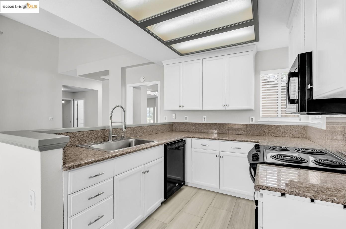 Detail Gallery Image 13 of 29 For 9438 Tuscany Circle, Stockton,  CA 95207-9999 - 3 Beds | 2 Baths