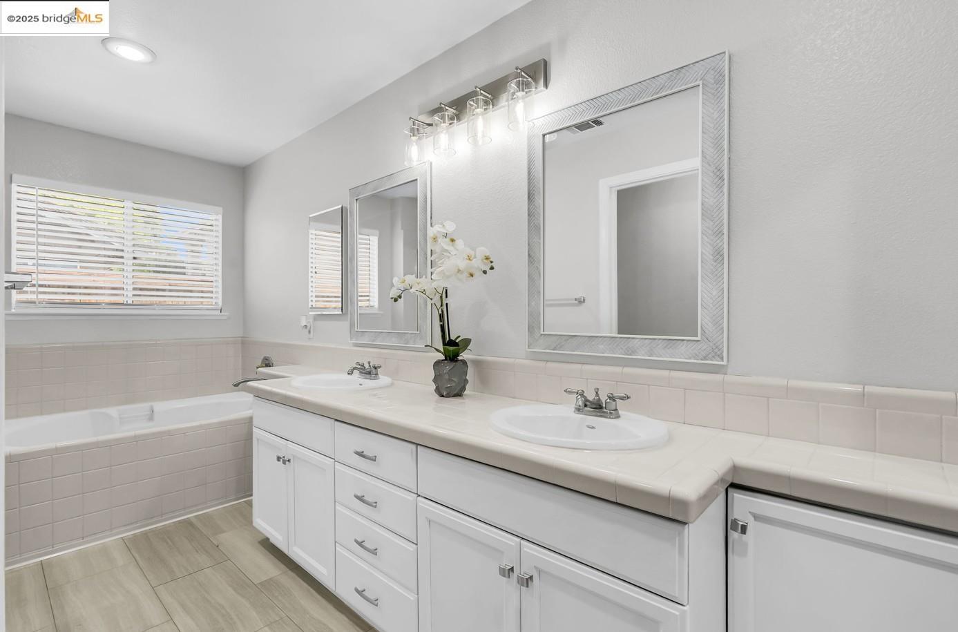 Detail Gallery Image 21 of 29 For 9438 Tuscany Circle, Stockton,  CA 95207-9999 - 3 Beds | 2 Baths
