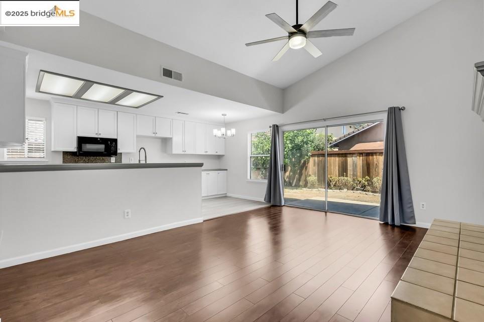 Detail Gallery Image 9 of 29 For 9438 Tuscany Circle, Stockton,  CA 95207-9999 - 3 Beds | 2 Baths