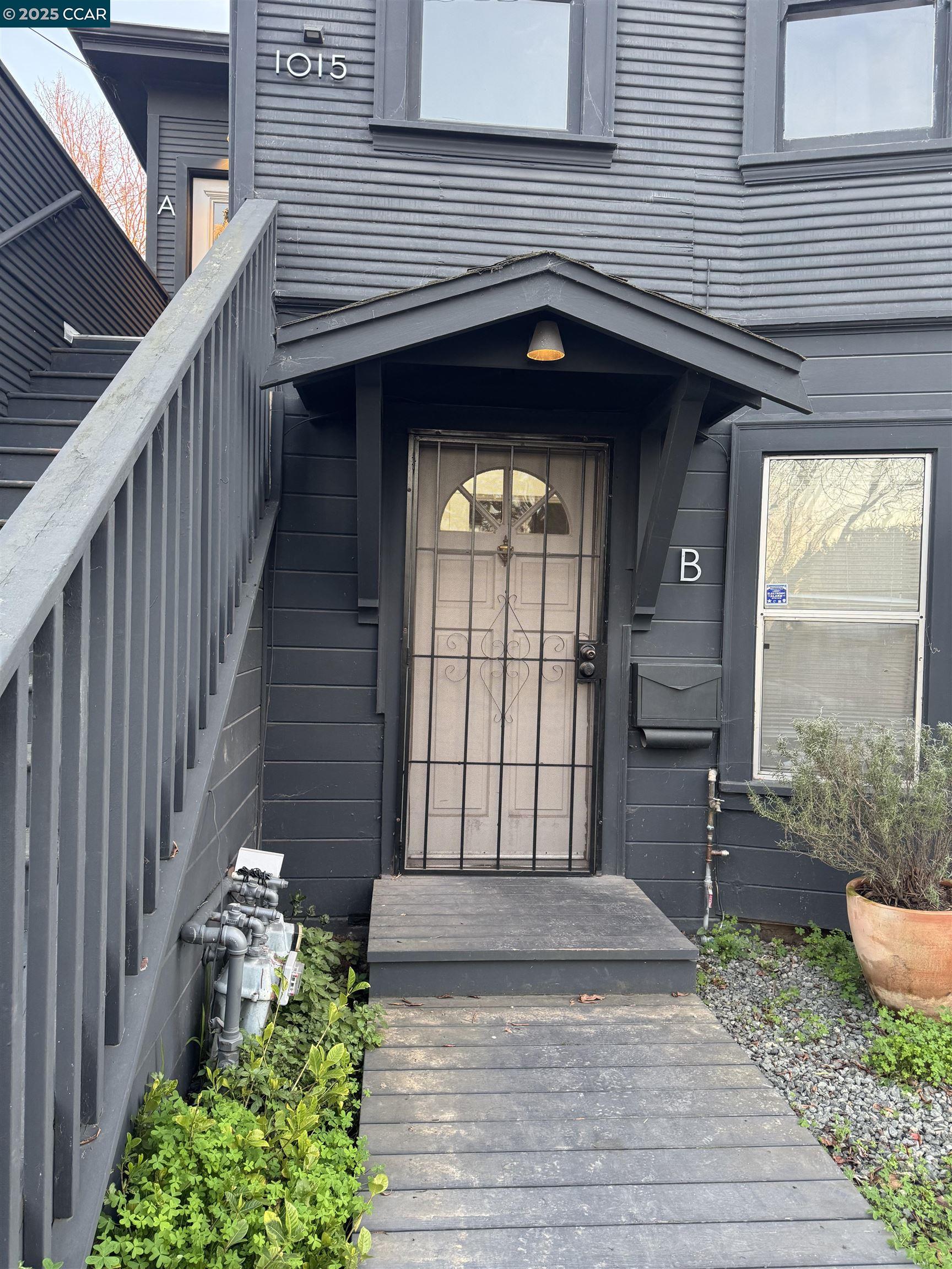 Detail Gallery Image 2 of 15 For 1015 47th St #B,  Emeryville,  CA 94608 - 2 Beds | 2 Baths