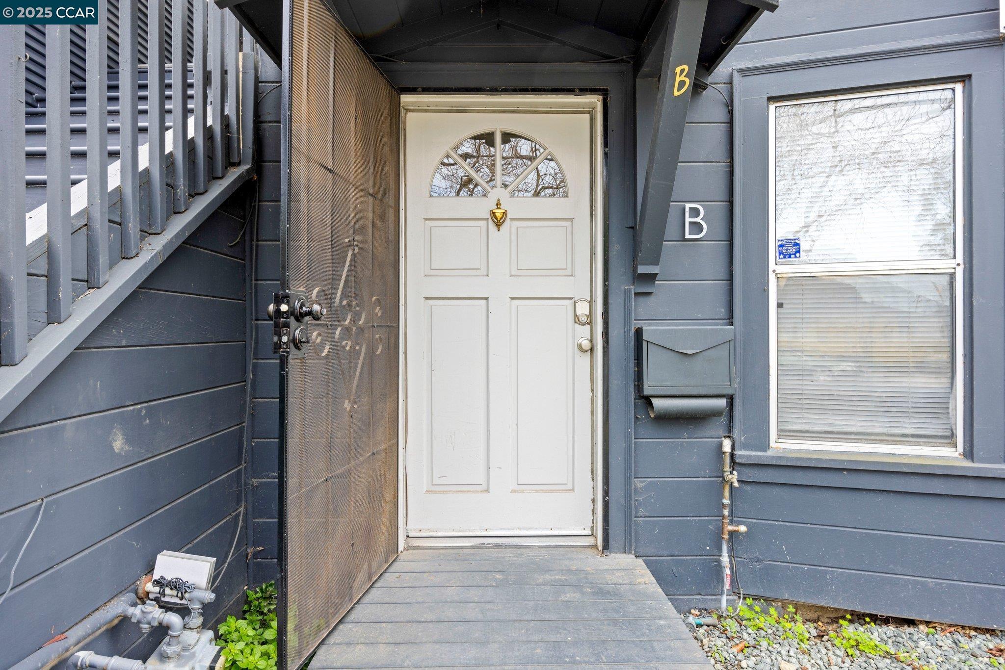 Detail Gallery Image 3 of 15 For 1015 47th St #B,  Emeryville,  CA 94608 - 2 Beds | 2 Baths