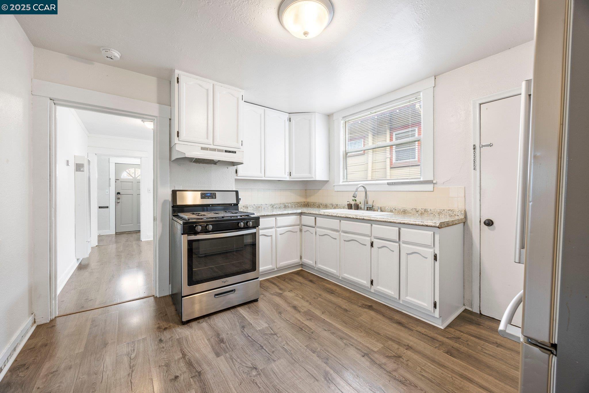 Detail Gallery Image 9 of 15 For 1015 47th St #B,  Emeryville,  CA 94608 - 2 Beds | 2 Baths