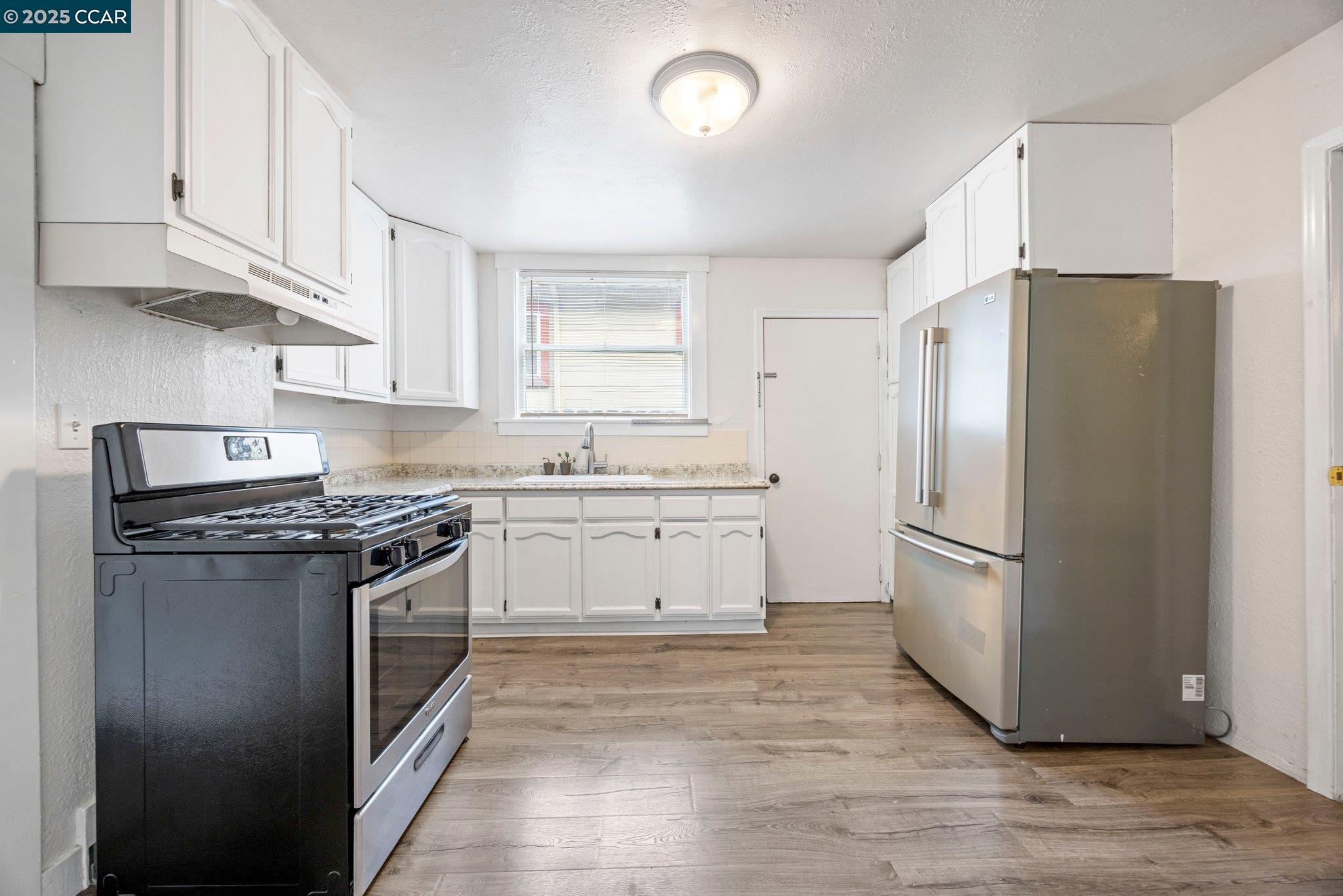 Detail Gallery Image 10 of 15 For 1015 47th St #B,  Emeryville,  CA 94608 - 2 Beds | 2 Baths