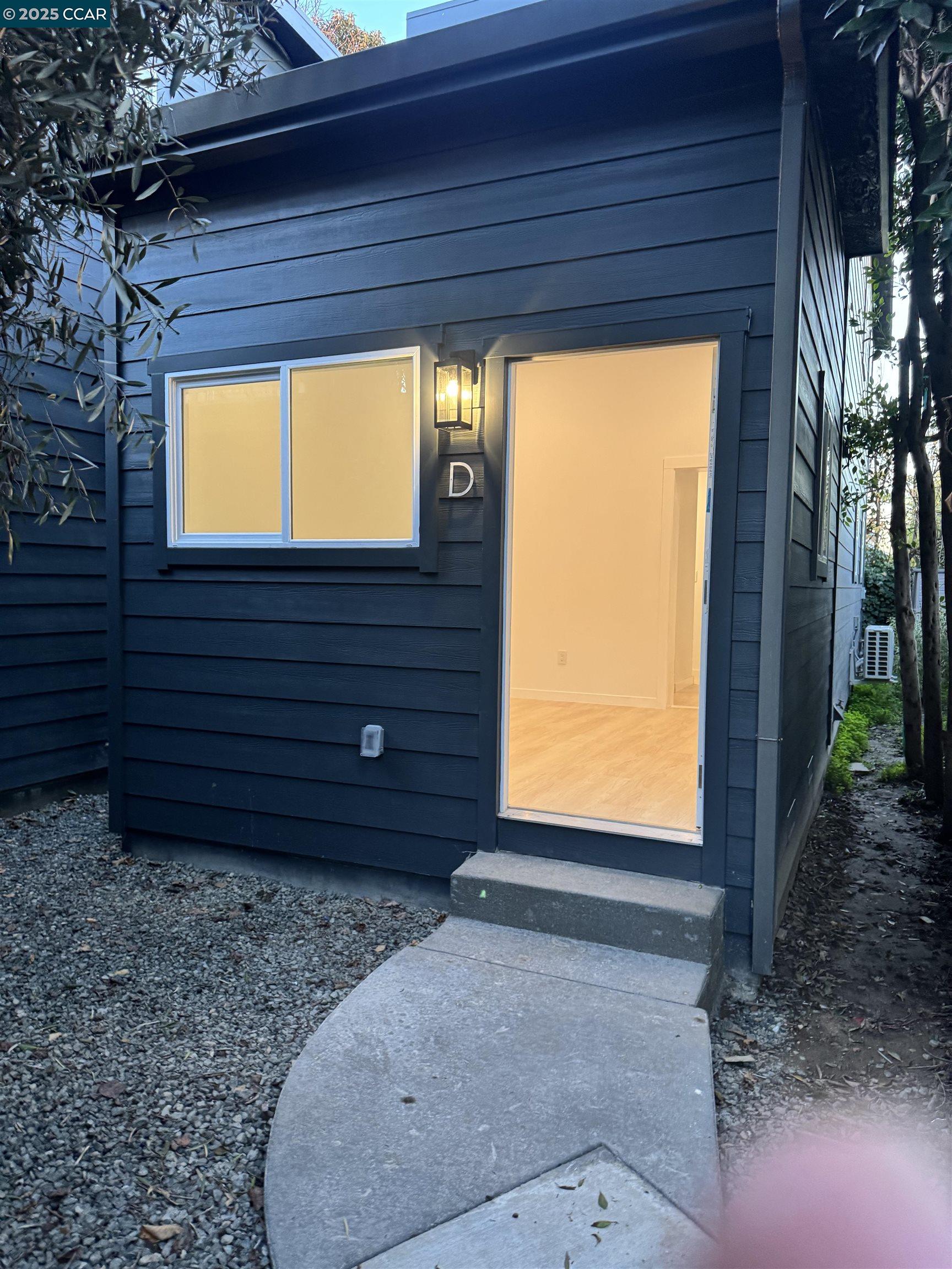 Detail Gallery Image 2 of 14 For 1015 47th St #D,  Emeryville,  CA 94608 - 1 Beds | 1 Baths