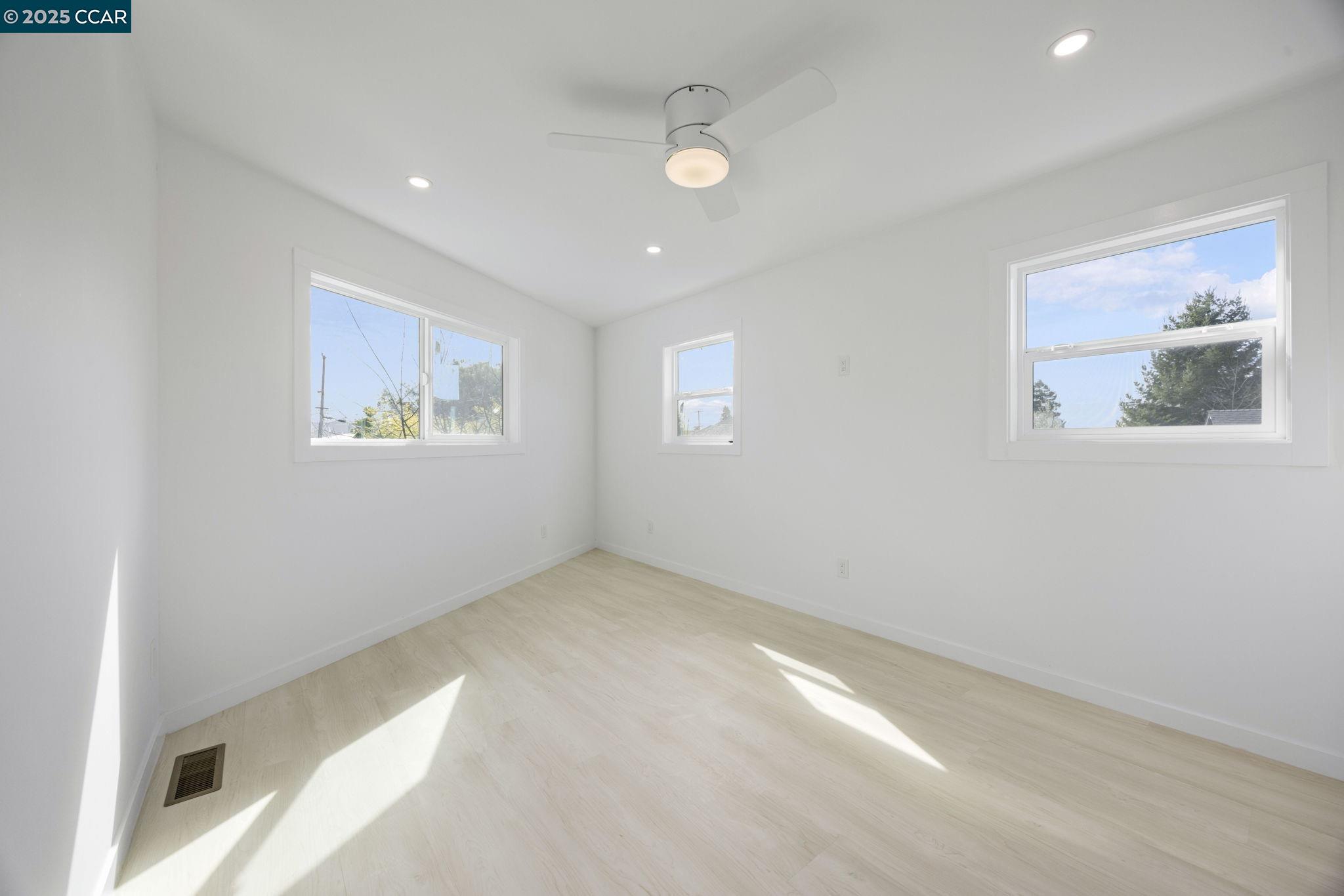Detail Gallery Image 12 of 14 For 1015 47th St #D,  Emeryville,  CA 94608 - 1 Beds | 1 Baths