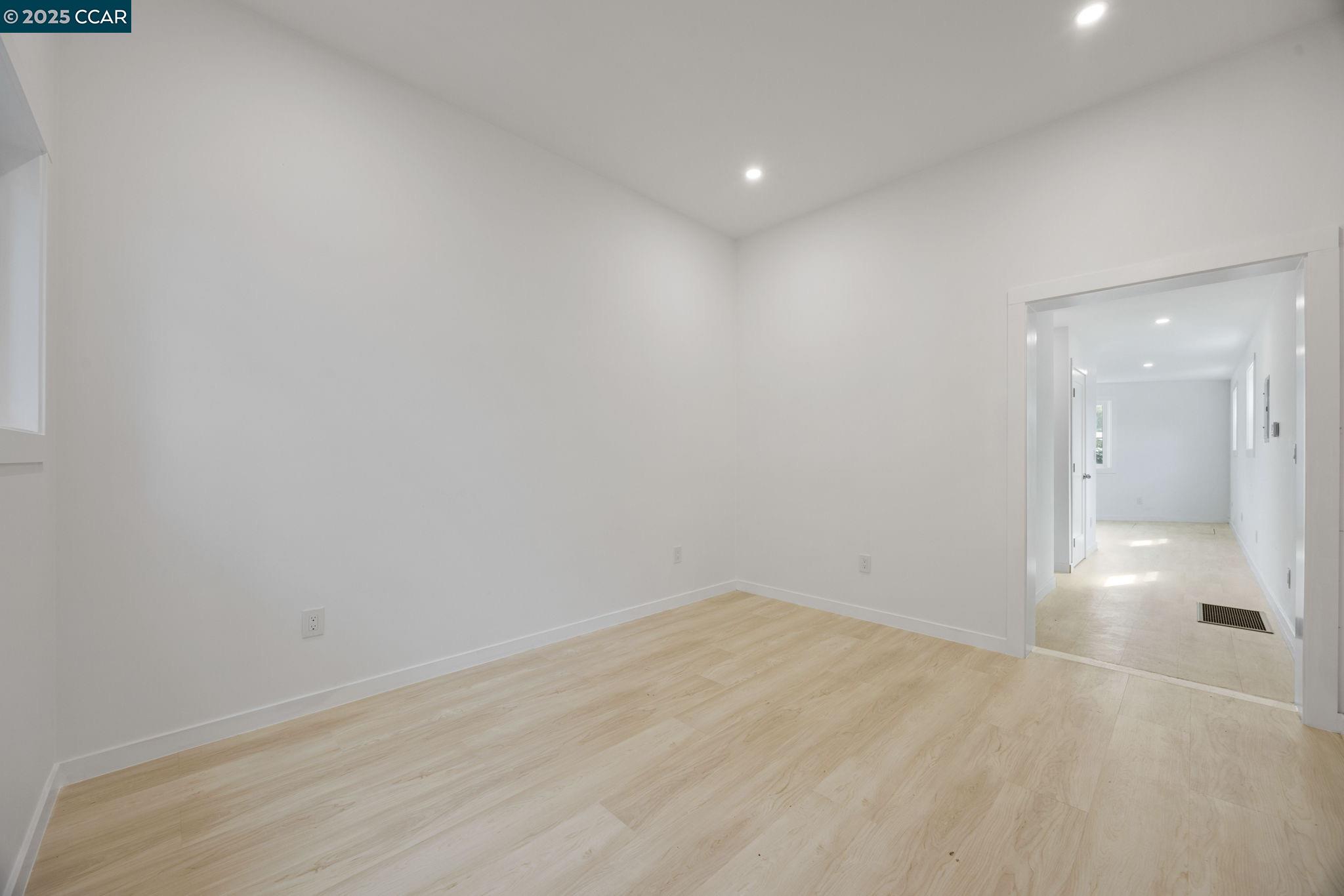 Detail Gallery Image 4 of 14 For 1015 47th St #D,  Emeryville,  CA 94608 - 1 Beds | 1 Baths