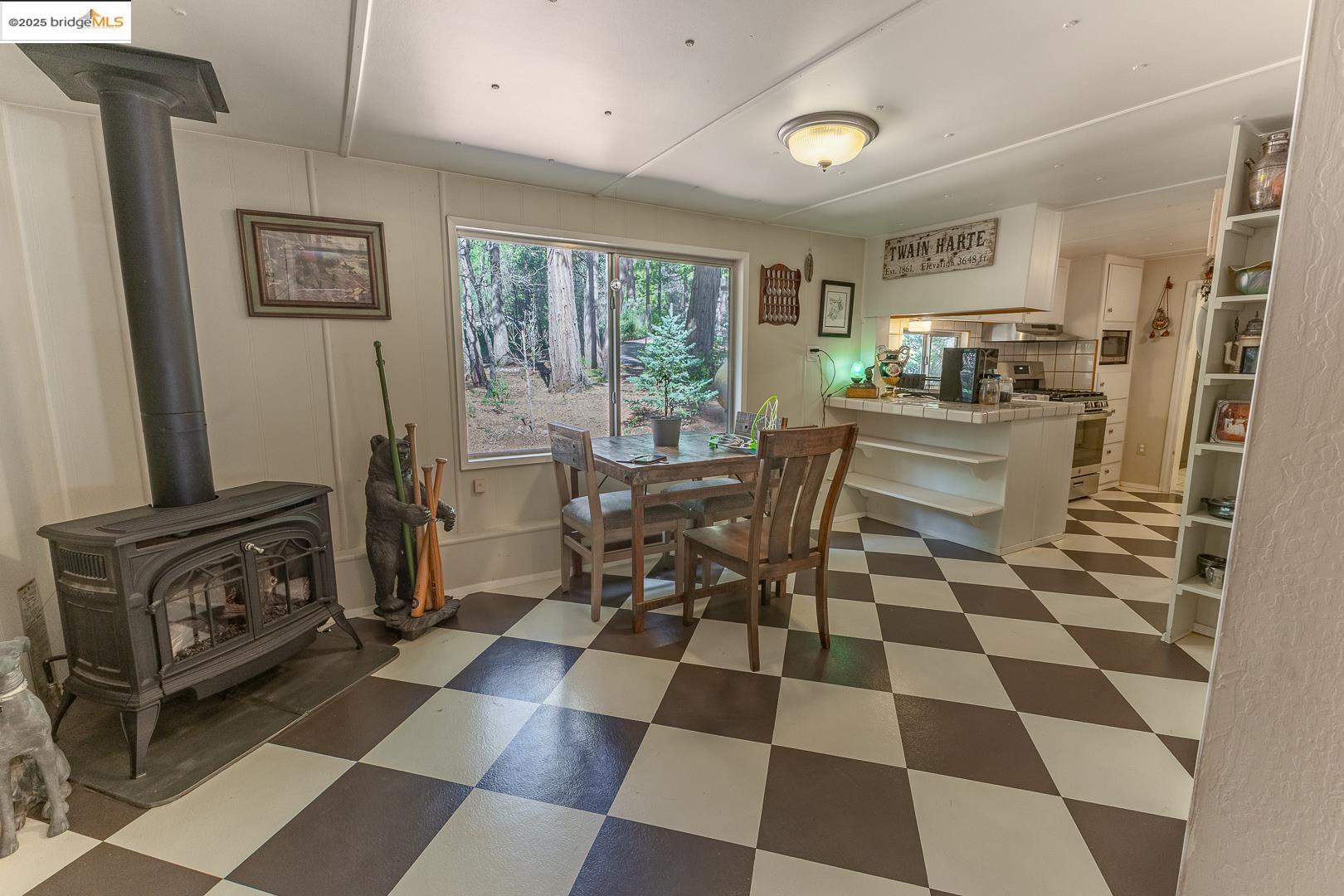 Detail Gallery Image 12 of 35 For 19979 Mountain Misery Rd, Twain Harte,  CA 95383 - 3 Beds | 2 Baths