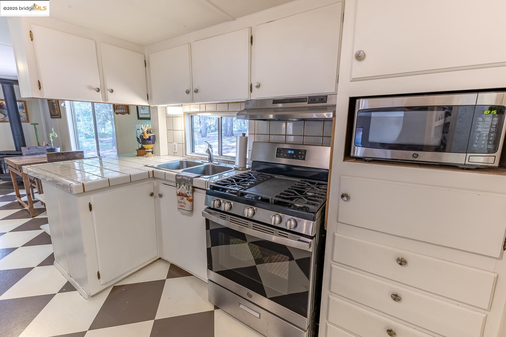 Detail Gallery Image 10 of 35 For 19979 Mountain Misery Rd, Twain Harte,  CA 95383 - 3 Beds | 2 Baths