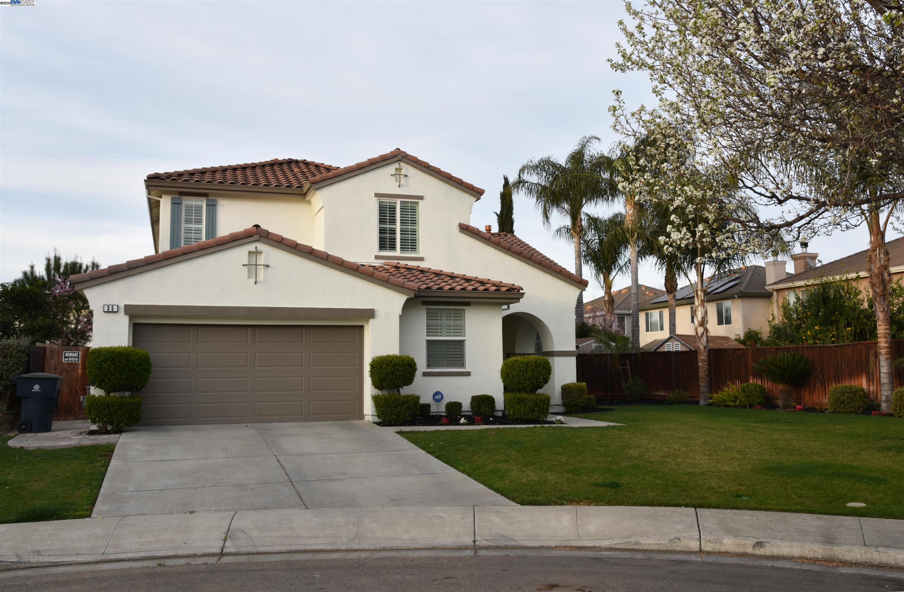 Detail Gallery Image 1 of 16 For 35 Belize Ct, Tracy,  CA 95377 - 5 Beds | 3 Baths