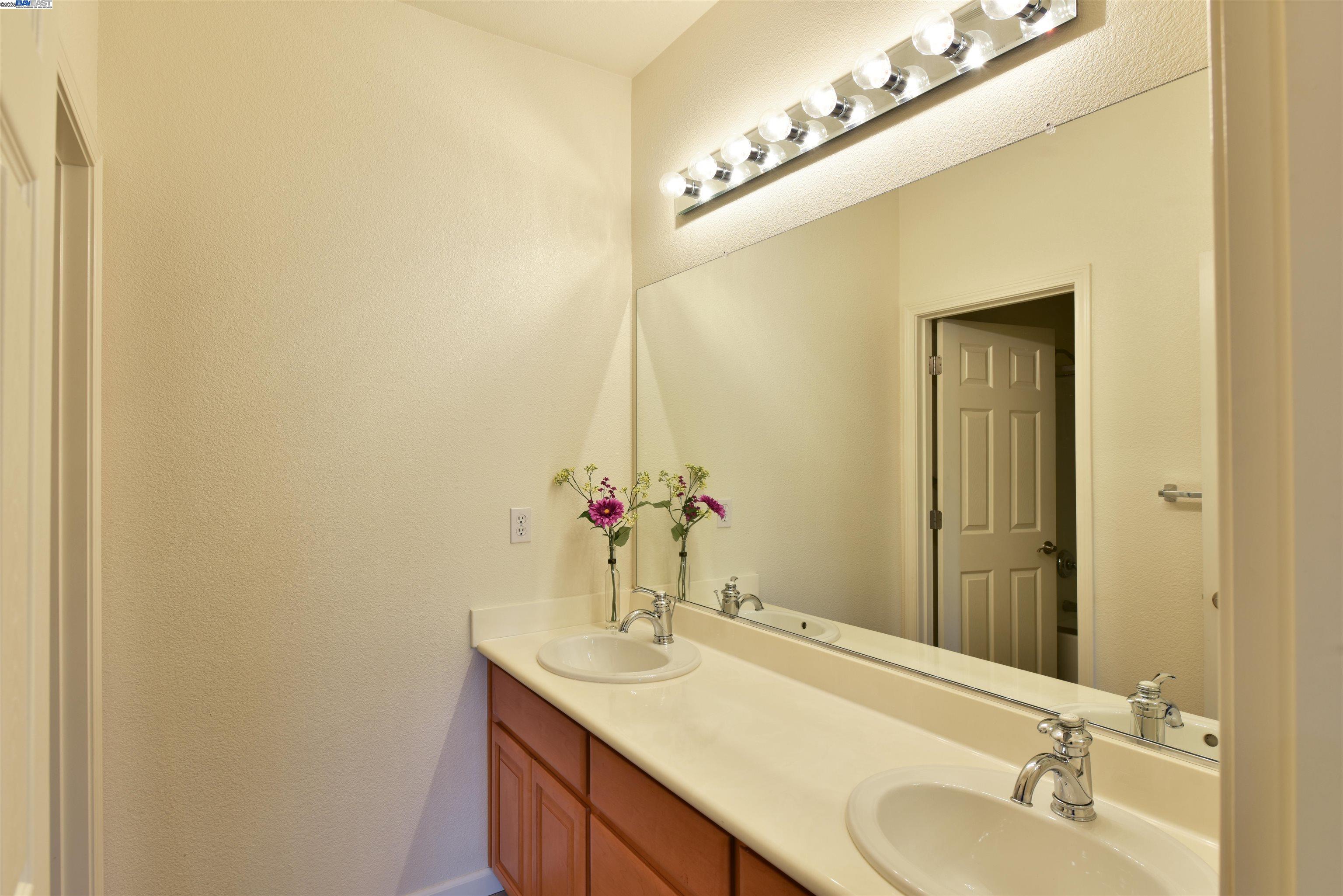 Detail Gallery Image 14 of 16 For 35 Belize Ct, Tracy,  CA 95377 - 5 Beds | 3 Baths