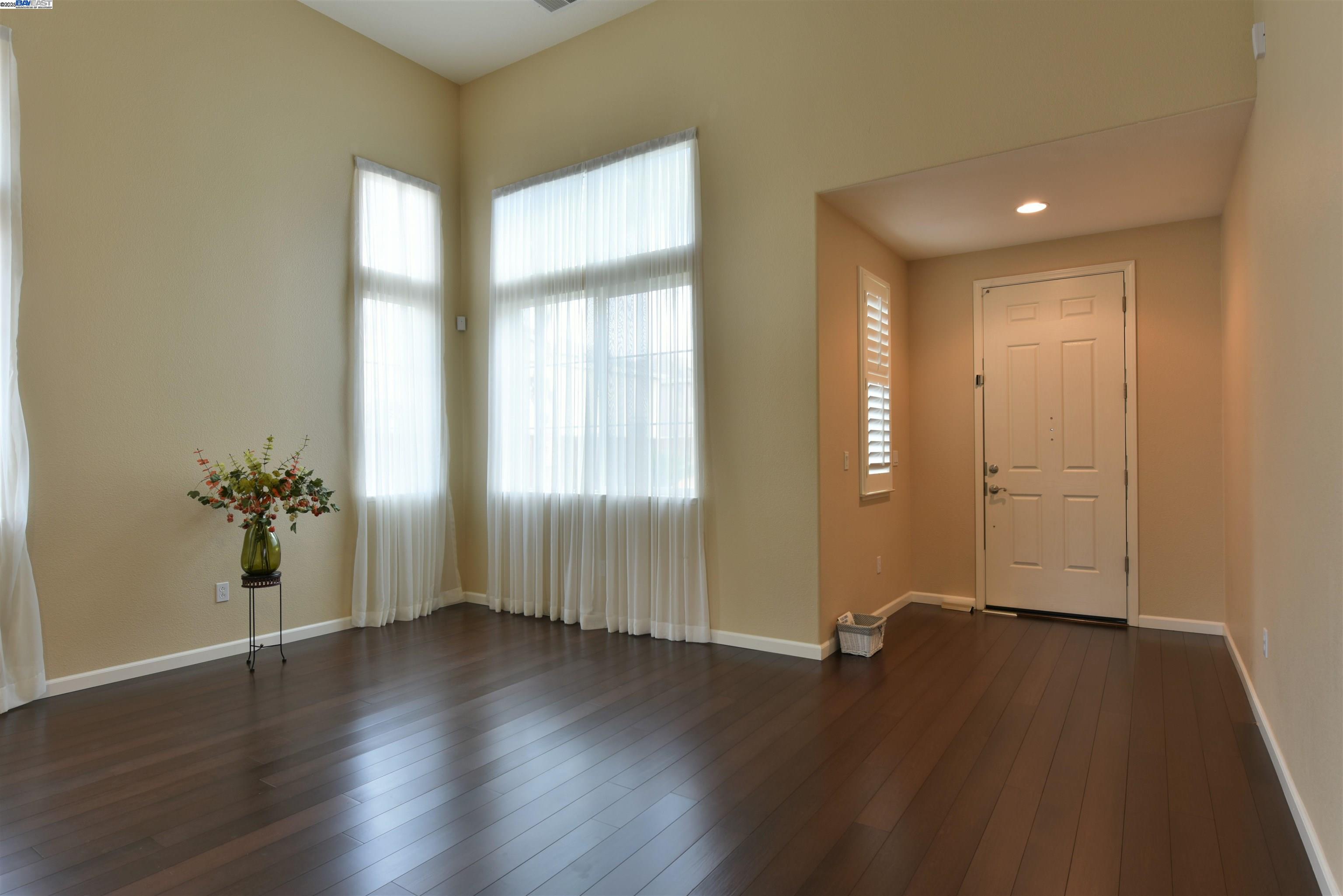 Detail Gallery Image 3 of 16 For 35 Belize Ct, Tracy,  CA 95377 - 5 Beds | 3 Baths
