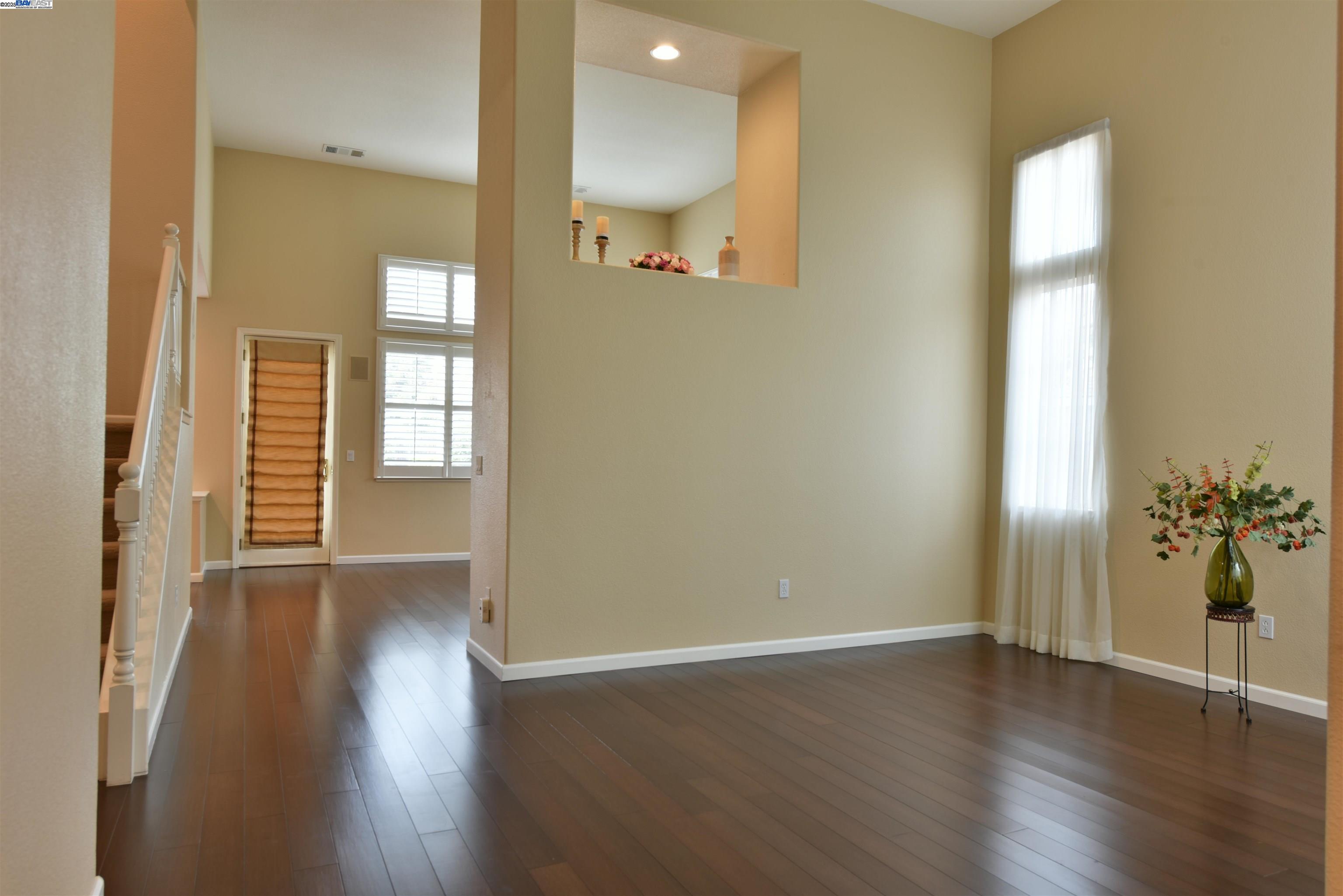 Detail Gallery Image 4 of 16 For 35 Belize Ct, Tracy,  CA 95377 - 5 Beds | 3 Baths
