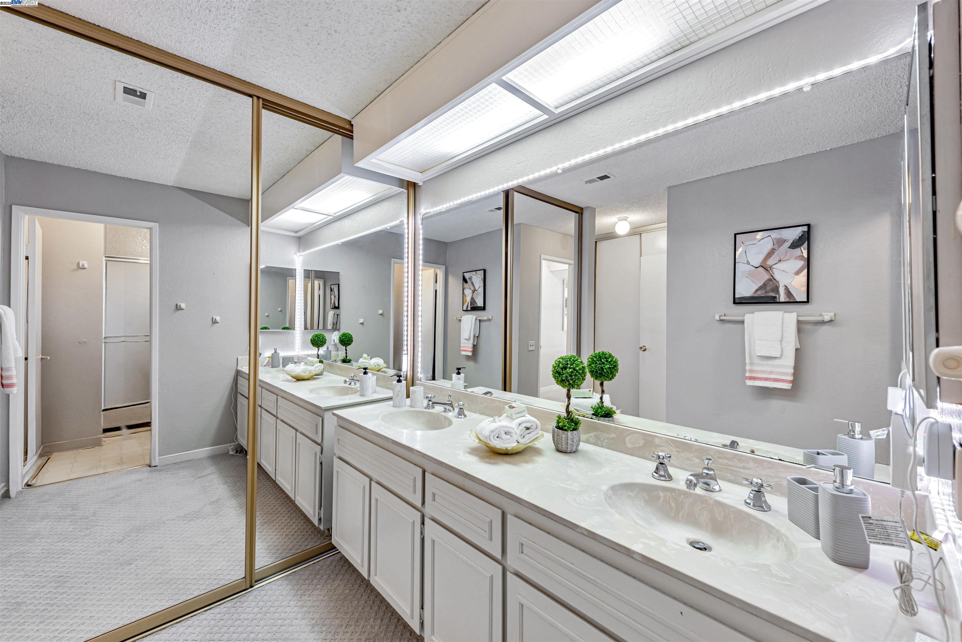 Photo #8: 41093201 Listing: Photo #8