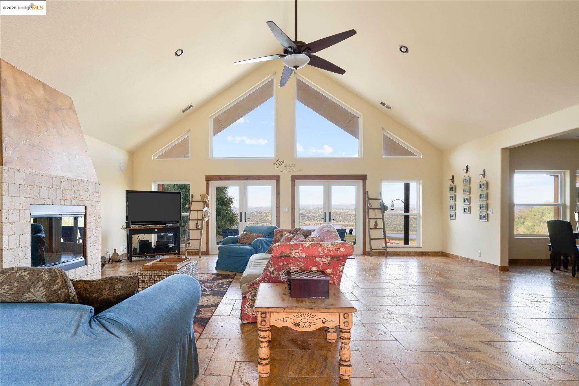Detail Gallery Image 8 of 47 For 6339 Filly Ln, Angels Camp,  CA 95222 - 4 Beds | 3 Baths