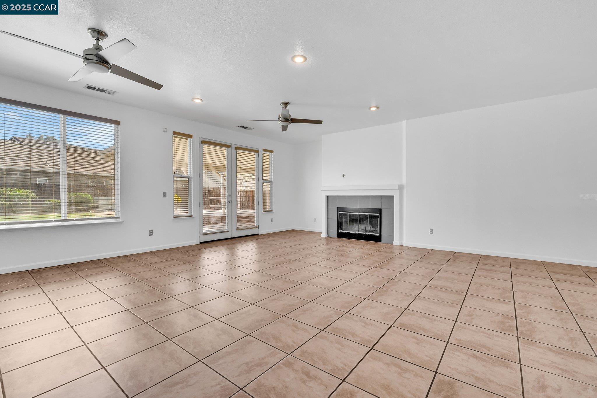 Detail Gallery Image 5 of 28 For 3204 Esser Ct, Modesto,  CA 95355 - 4 Beds | 2 Baths