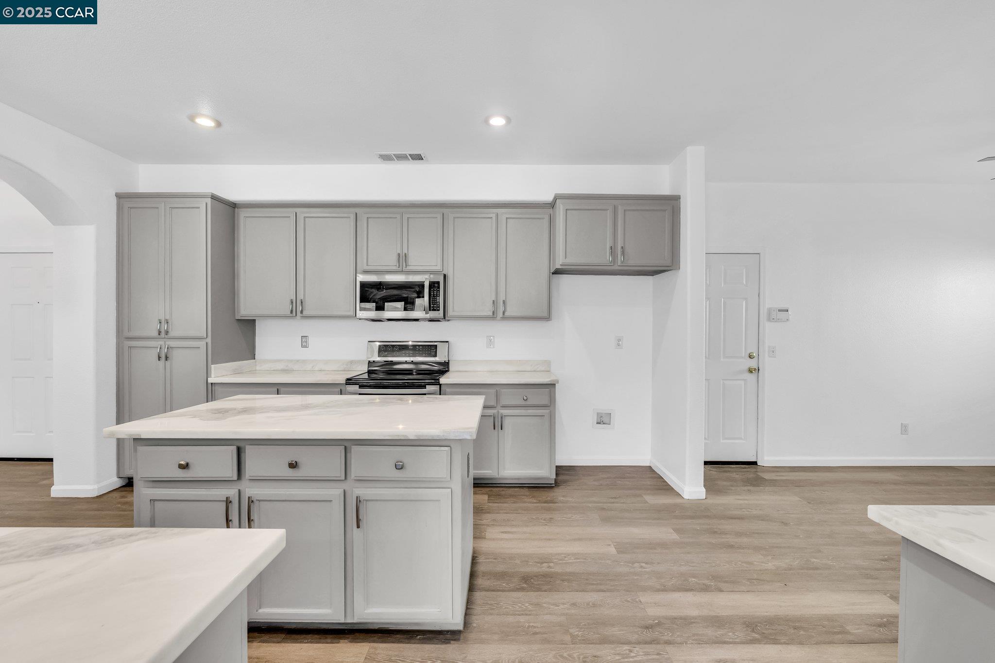 Detail Gallery Image 6 of 28 For 3204 Esser Ct, Modesto,  CA 95355 - 4 Beds | 2 Baths