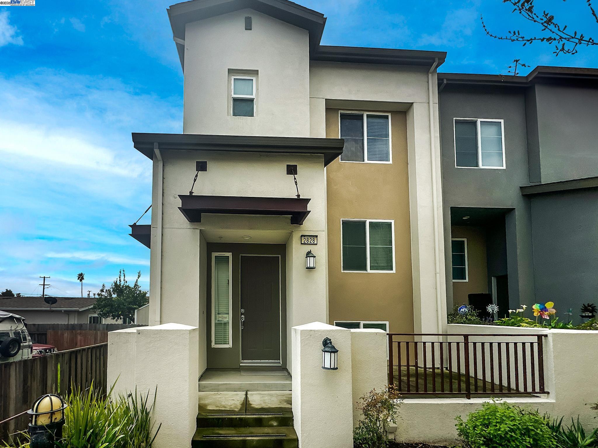 Detail Gallery Image 1 of 20 For 2828 10th St, San Pablo,  CA 94806 - 3 Beds | 2/1 Baths