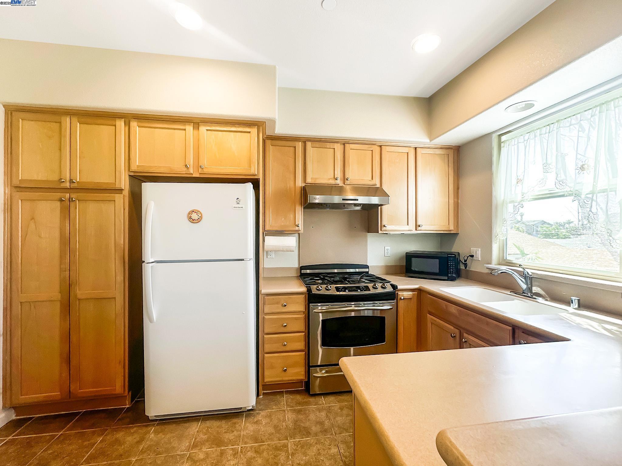 Detail Gallery Image 8 of 20 For 2828 10th St, San Pablo,  CA 94806 - 3 Beds | 2/1 Baths