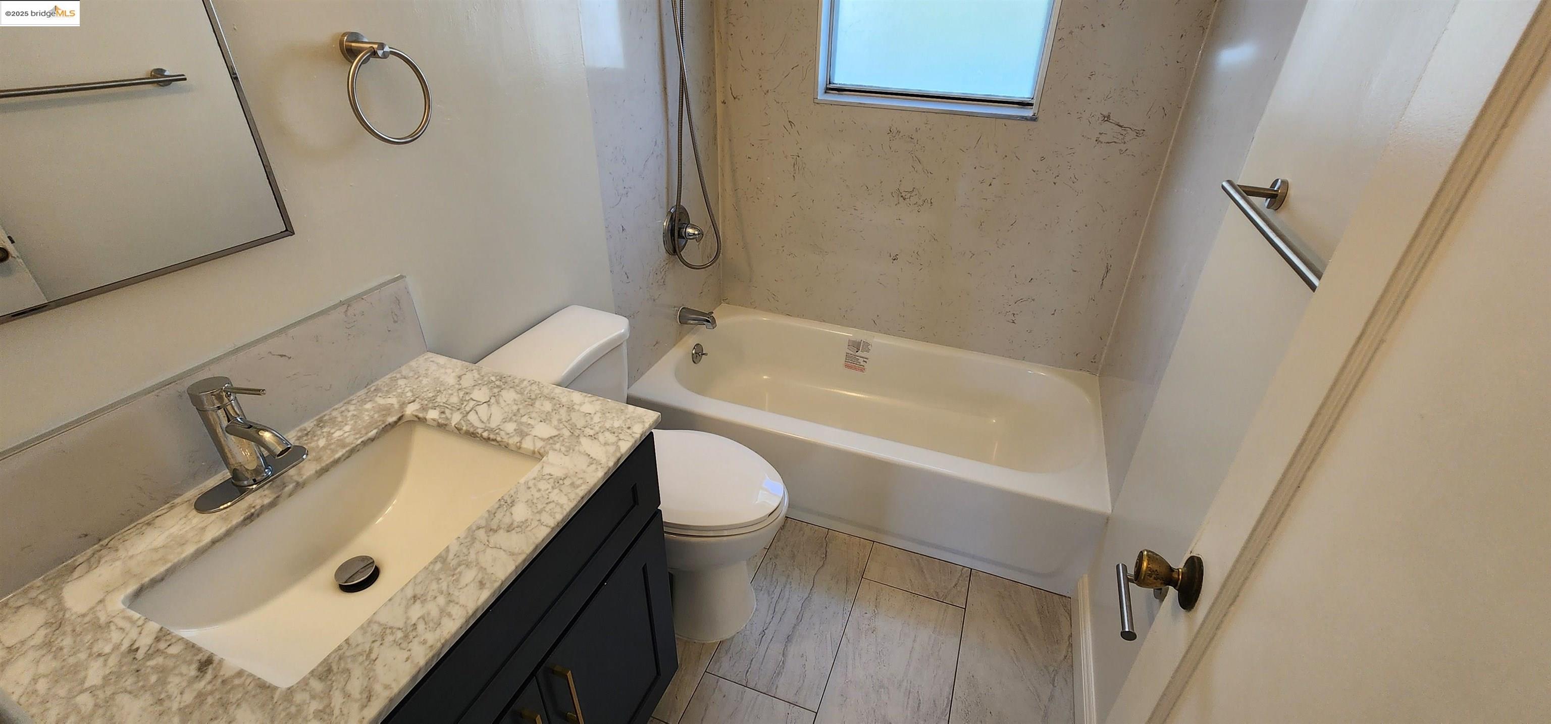 Detail Gallery Image 6 of 13 For 220 Lafayette Ave #2,  San Leandro,  CA 94577 - 1 Beds | 1 Baths
