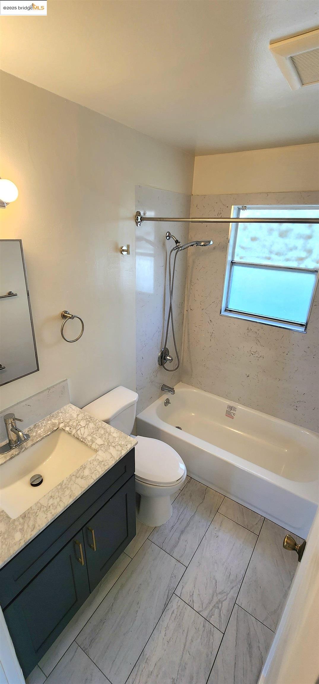 Detail Gallery Image 7 of 13 For 220 Lafayette Ave #2,  San Leandro,  CA 94577 - 1 Beds | 1 Baths