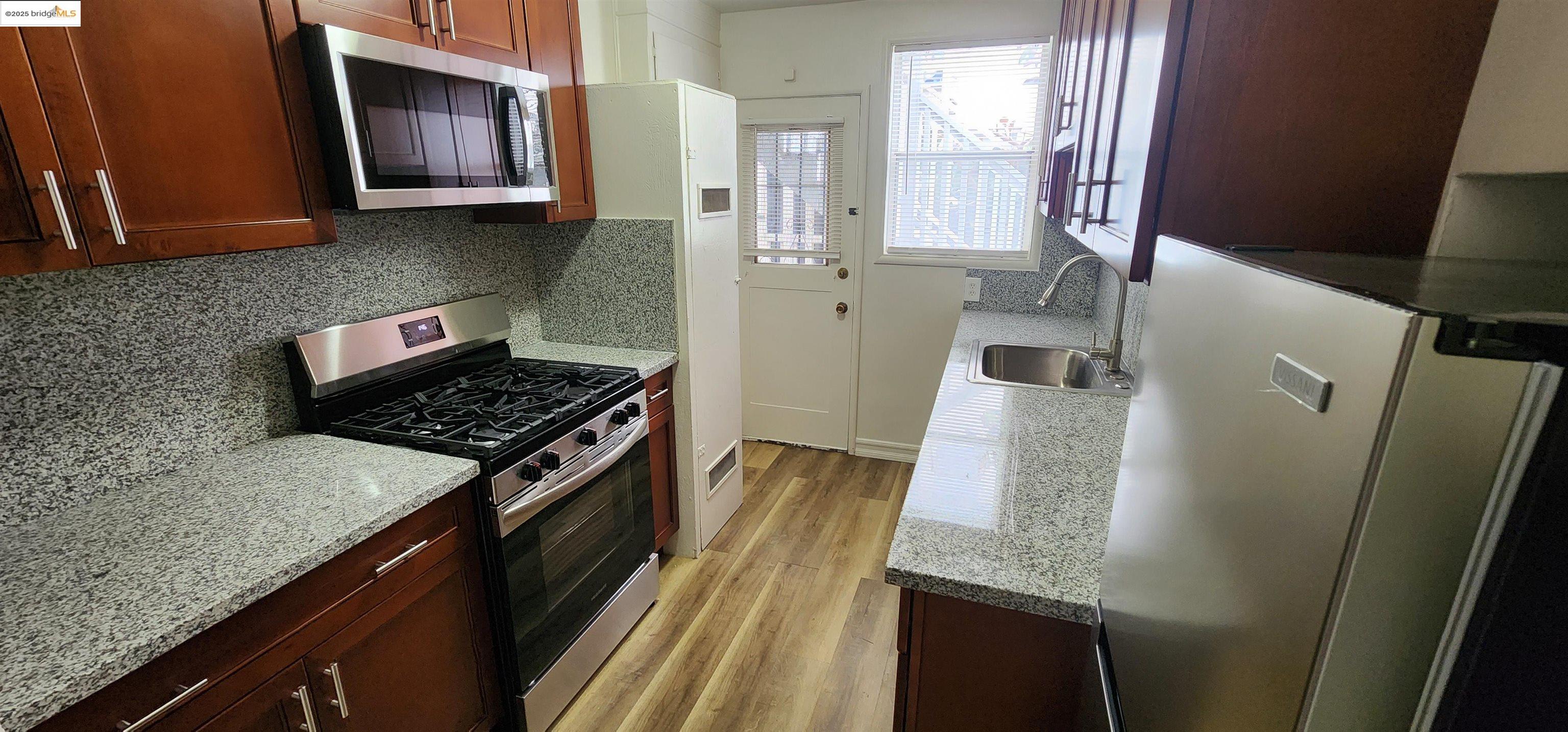 Detail Gallery Image 10 of 13 For 220 Lafayette Ave #2,  San Leandro,  CA 94577 - 1 Beds | 1 Baths