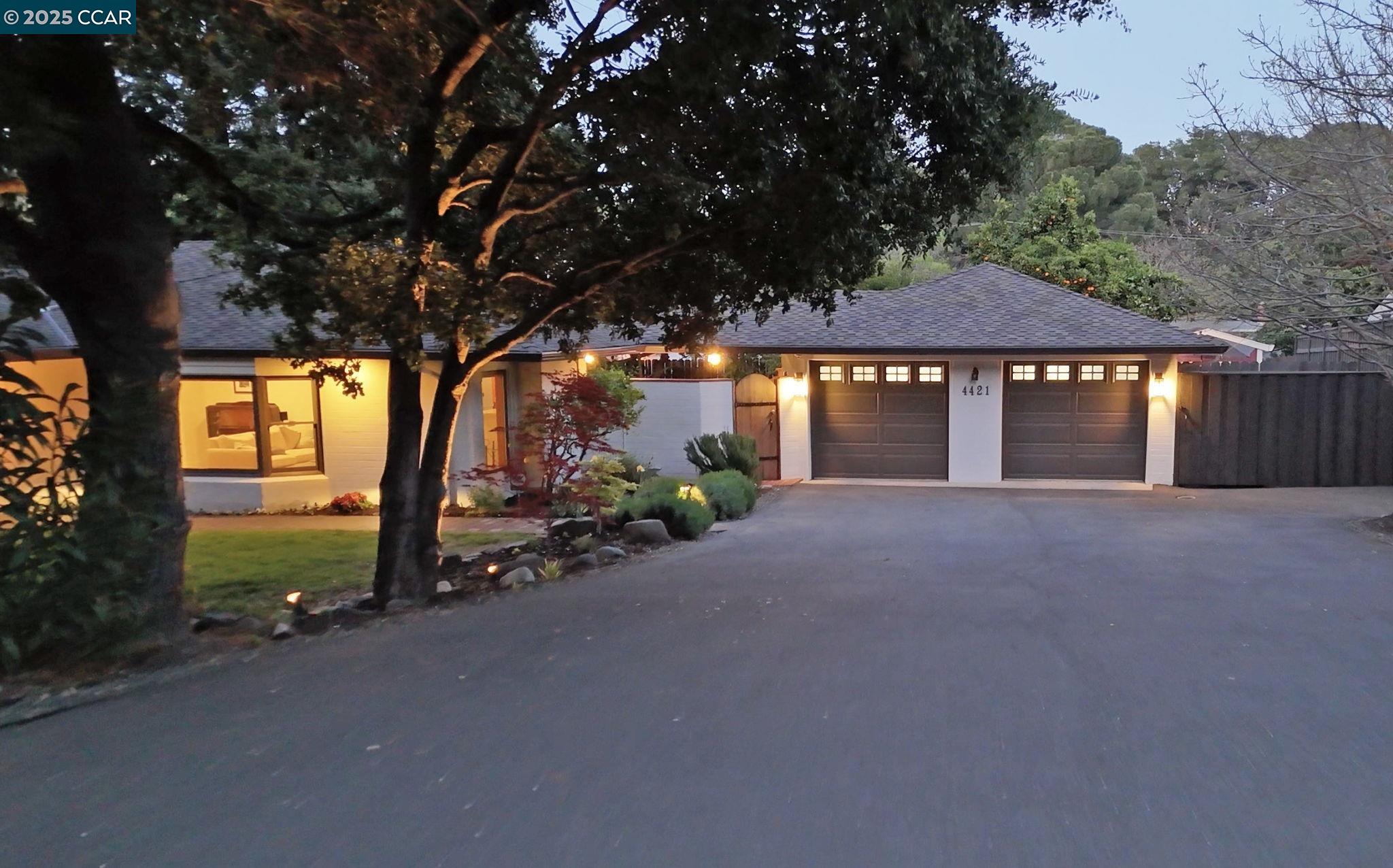 Detail Gallery Image 2 of 47 For 4421 Canyon Way, Martinez,  CA 94553-3727 - 3 Beds | 3 Baths