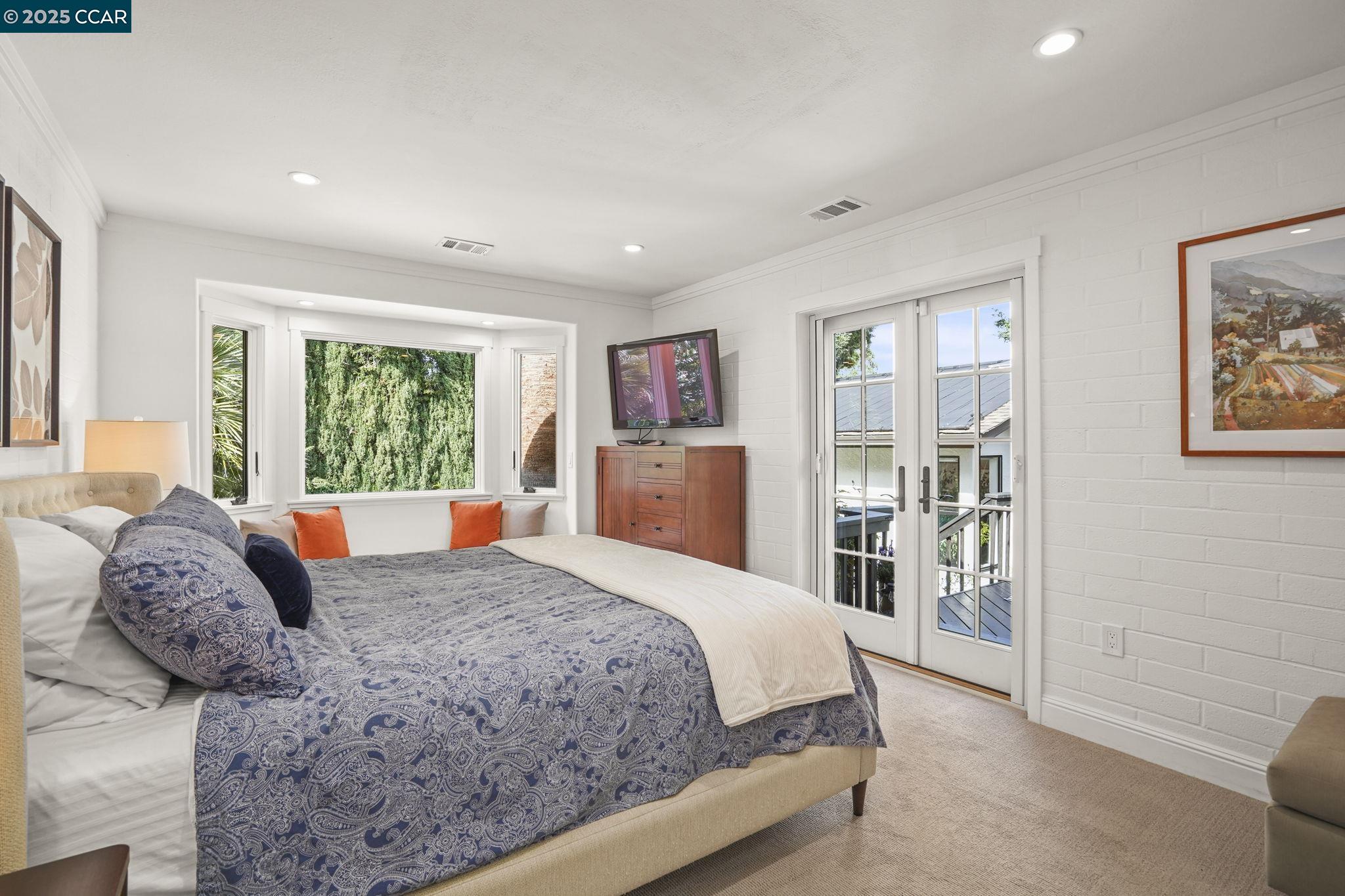 Detail Gallery Image 12 of 47 For 4421 Canyon Way, Martinez,  CA 94553-3727 - 3 Beds | 3 Baths