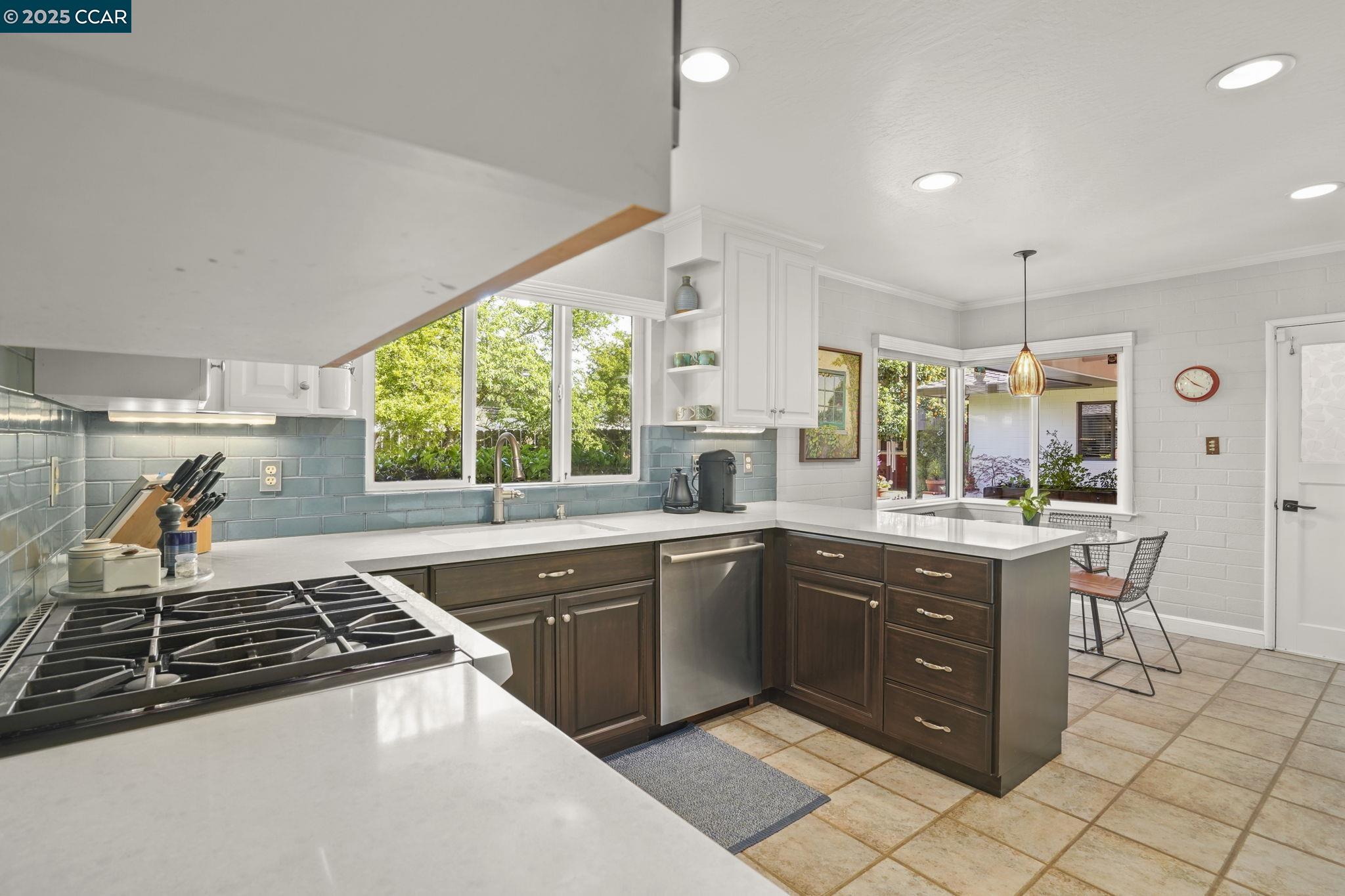 Detail Gallery Image 17 of 47 For 4421 Canyon Way, Martinez,  CA 94553-3727 - 3 Beds | 3 Baths