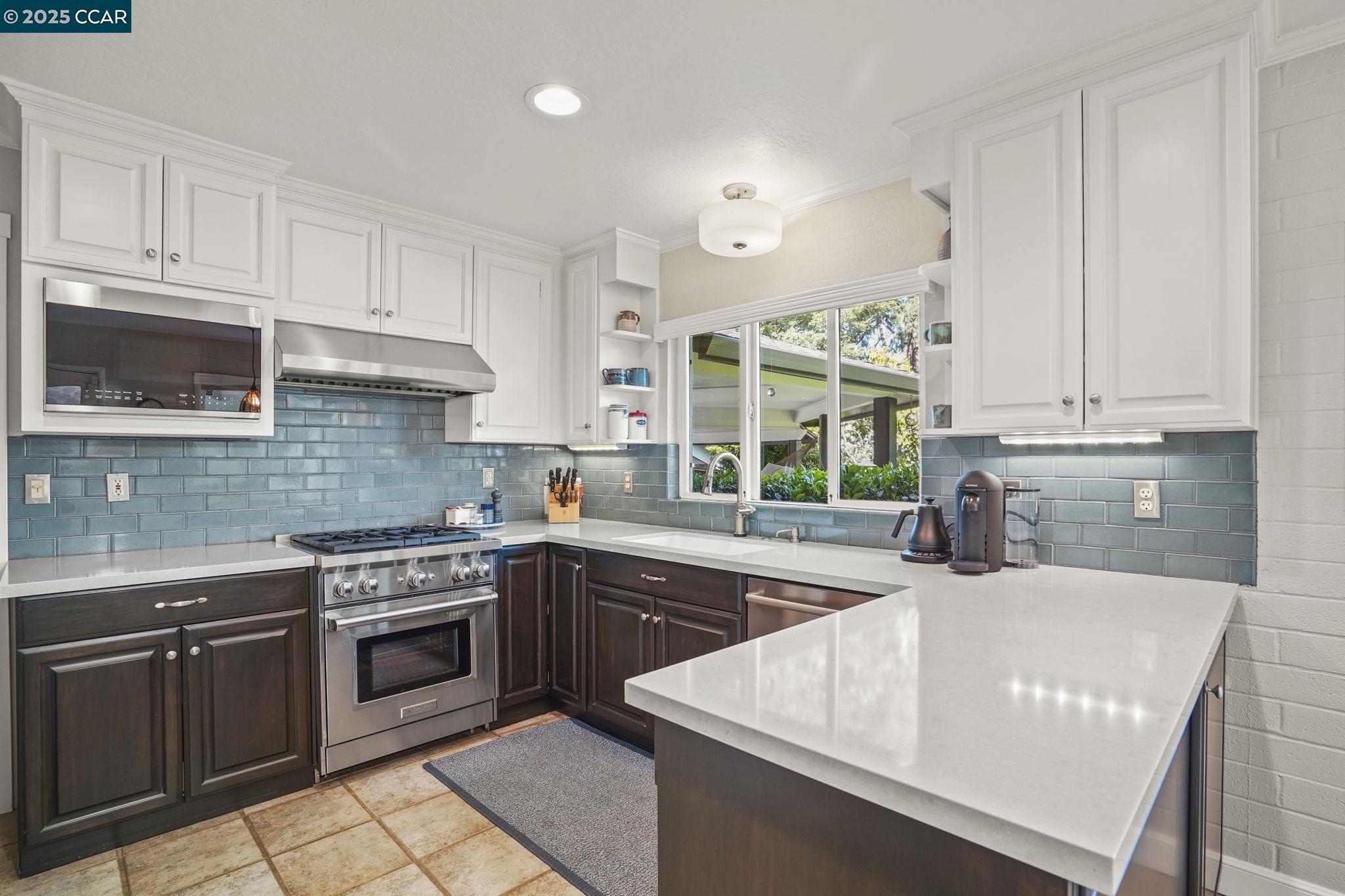 Detail Gallery Image 18 of 47 For 4421 Canyon Way, Martinez,  CA 94553-3727 - 3 Beds | 3 Baths