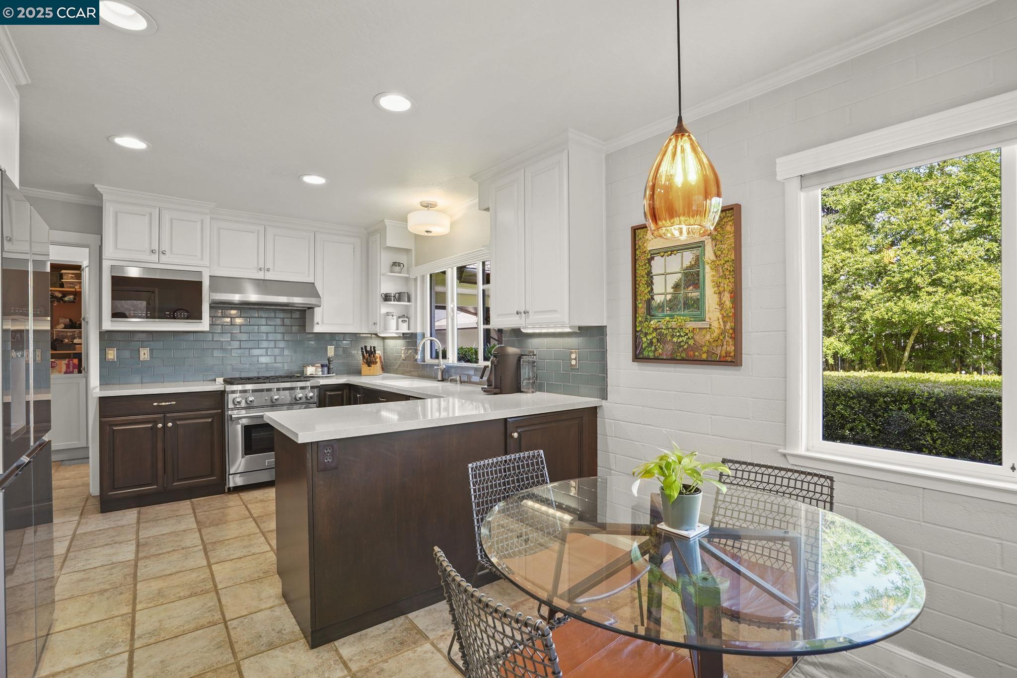 Detail Gallery Image 20 of 47 For 4421 Canyon Way, Martinez,  CA 94553-3727 - 3 Beds | 3 Baths