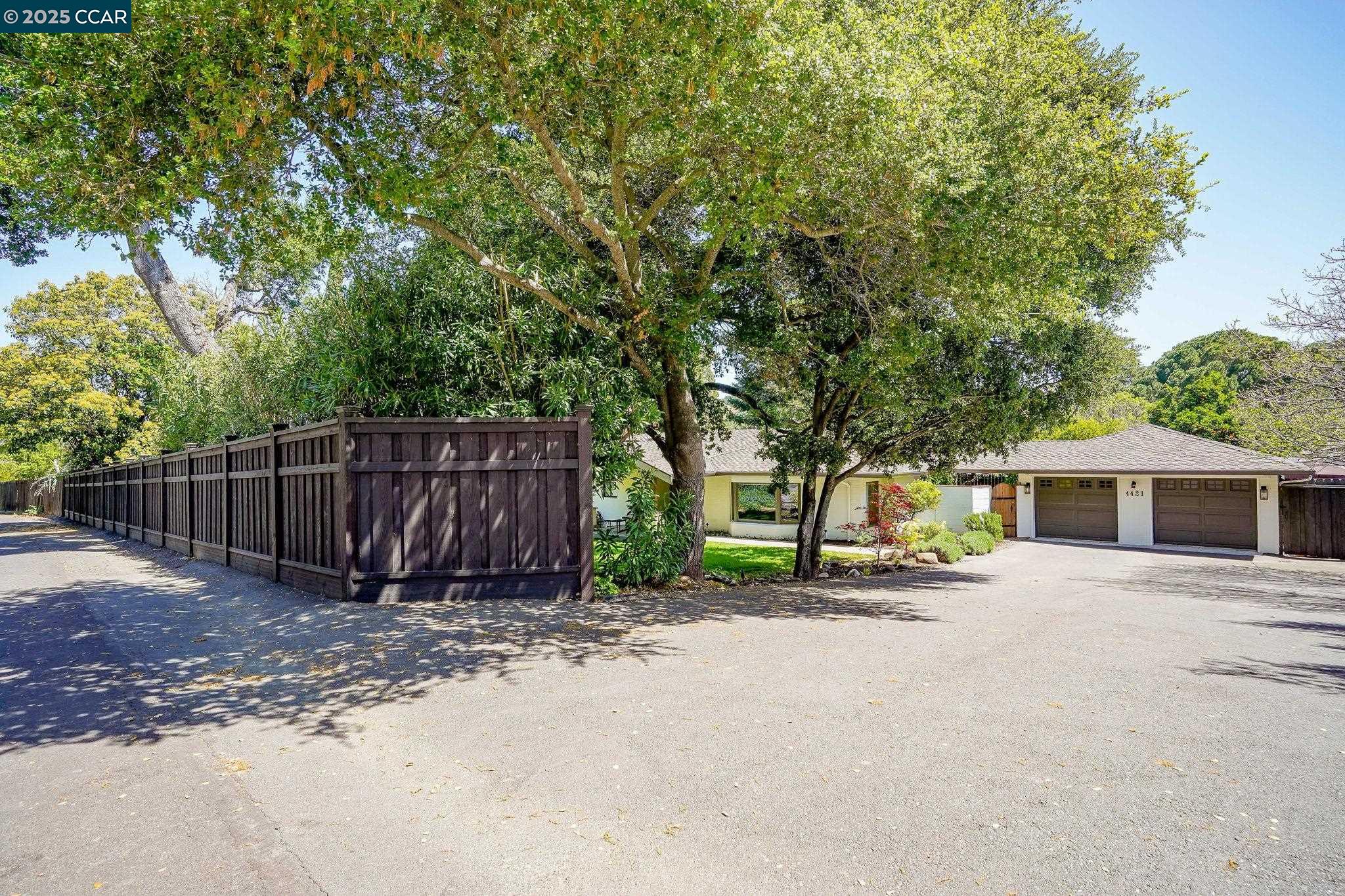 Detail Gallery Image 3 of 47 For 4421 Canyon Way, Martinez,  CA 94553-3727 - 3 Beds | 3 Baths