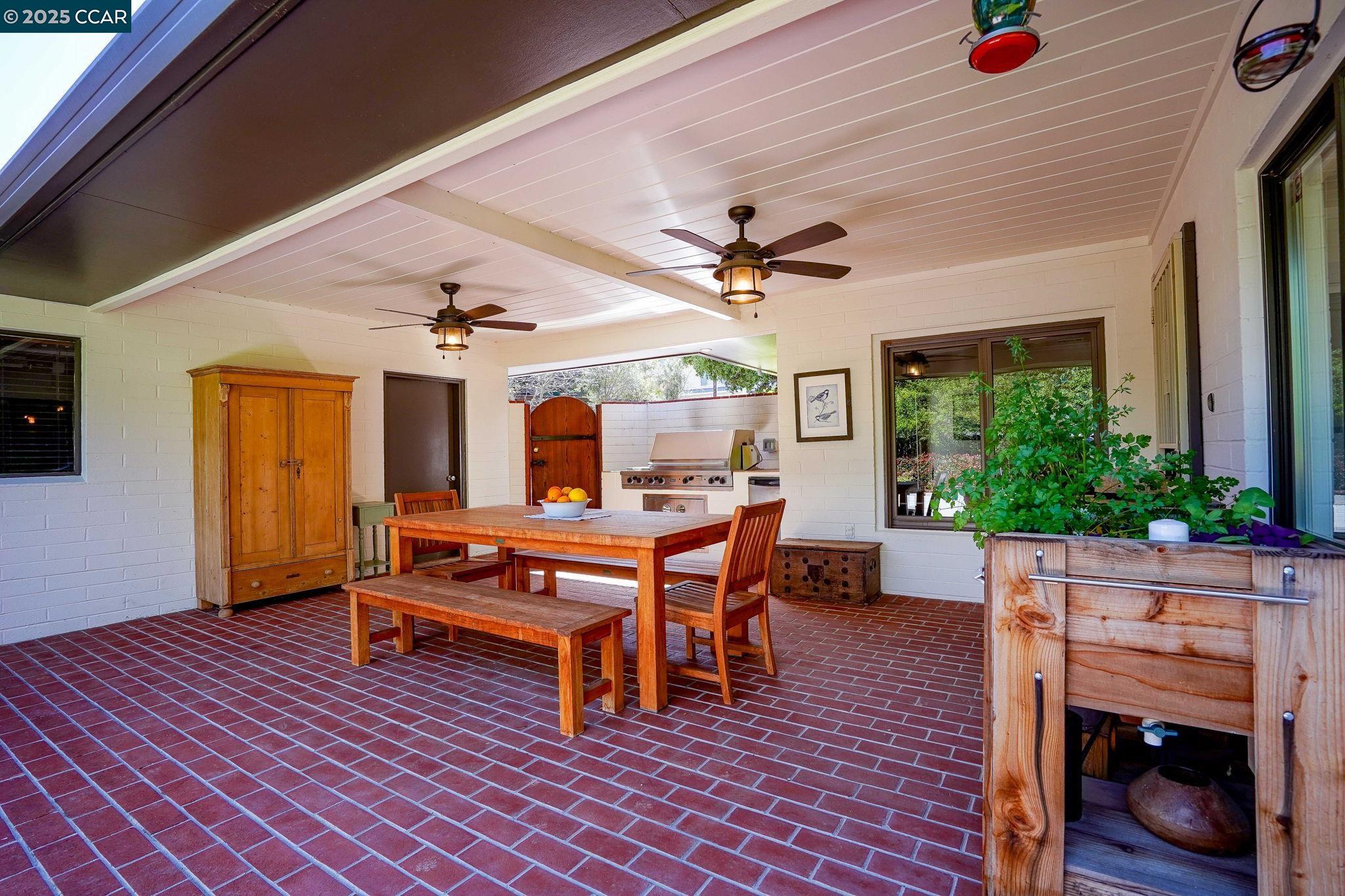 Detail Gallery Image 22 of 47 For 4421 Canyon Way, Martinez,  CA 94553-3727 - 3 Beds | 3 Baths