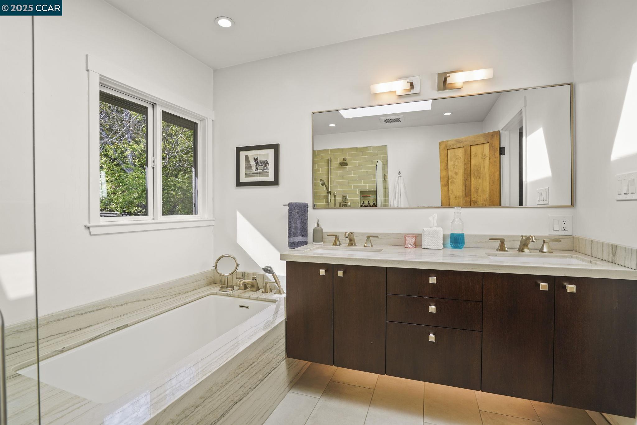 Detail Gallery Image 10 of 47 For 4421 Canyon Way, Martinez,  CA 94553-3727 - 3 Beds | 3 Baths