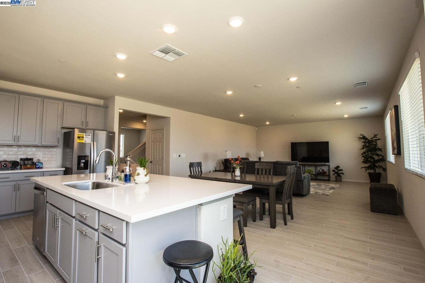Detail Gallery Image 3 of 25 For 5461 Oneida Way, Antioch,  CA 94531 - 4 Beds | 3 Baths